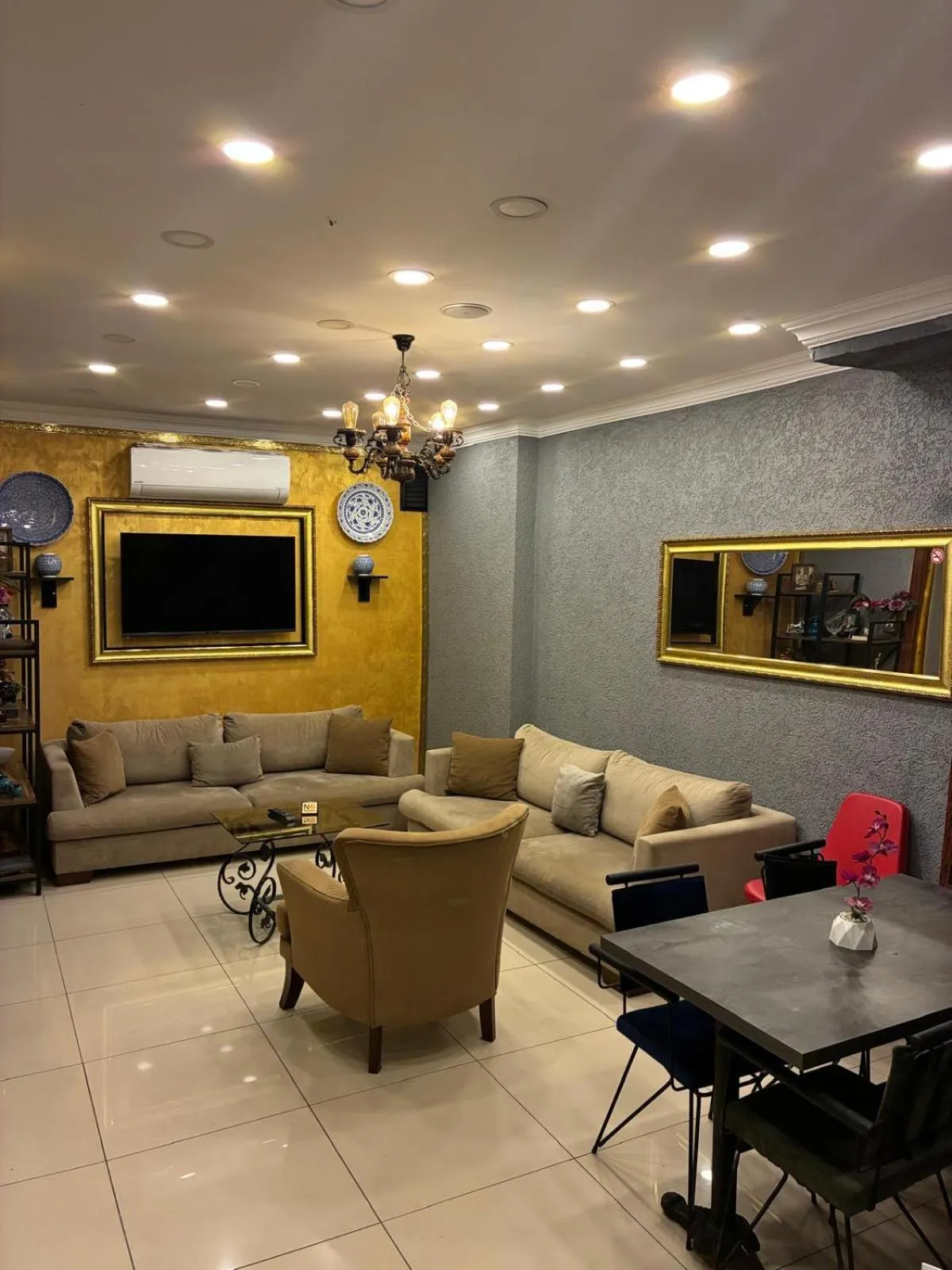 TV and multimedia in Grey House Apartments & Suites Istanbul