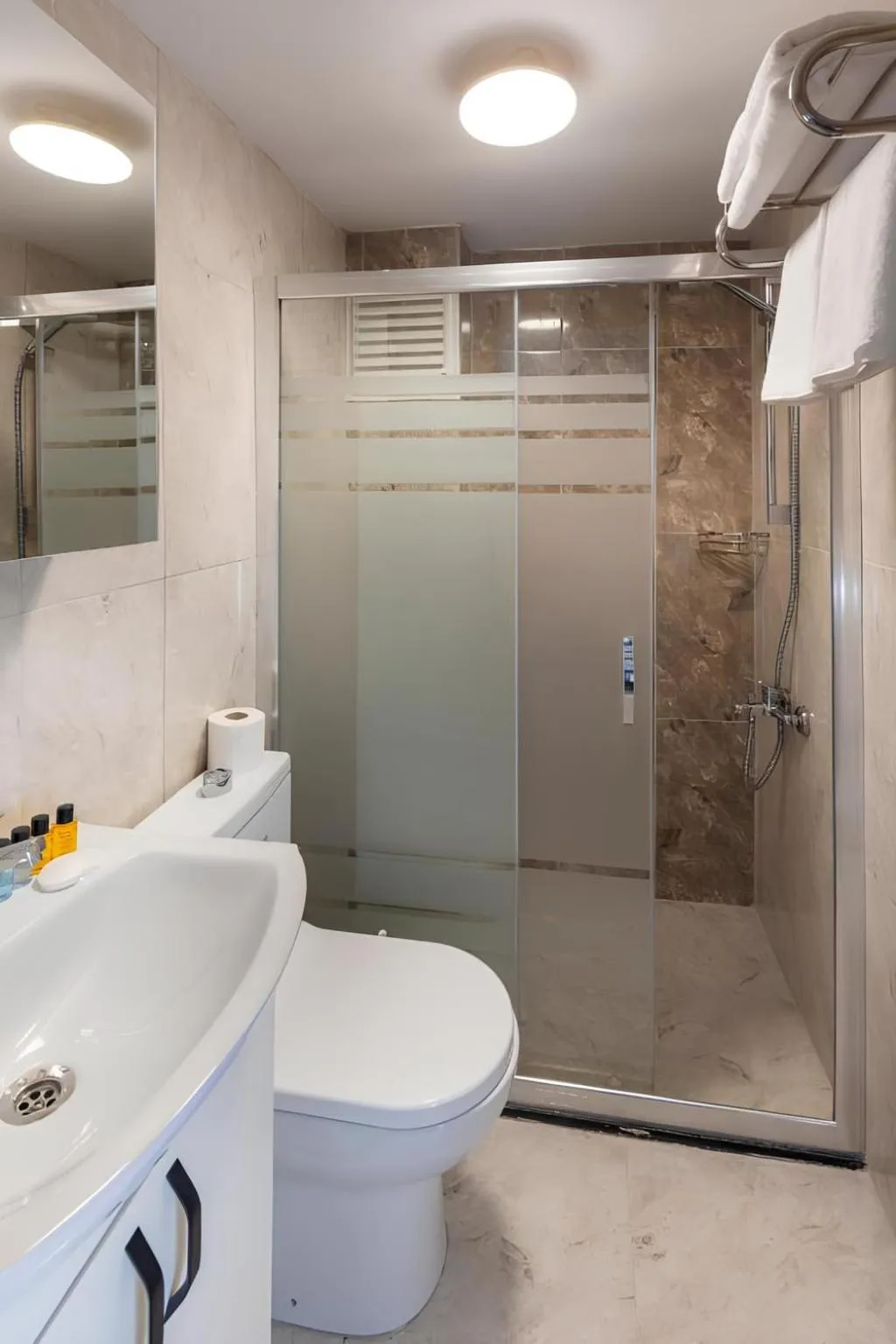 Shower in Grey House Apartments & Suites Istanbul