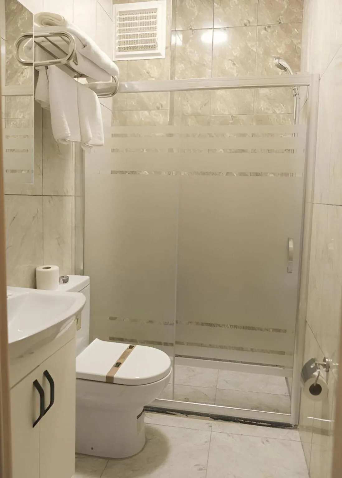 Shower in Grey House Apartments & Suites Istanbul
