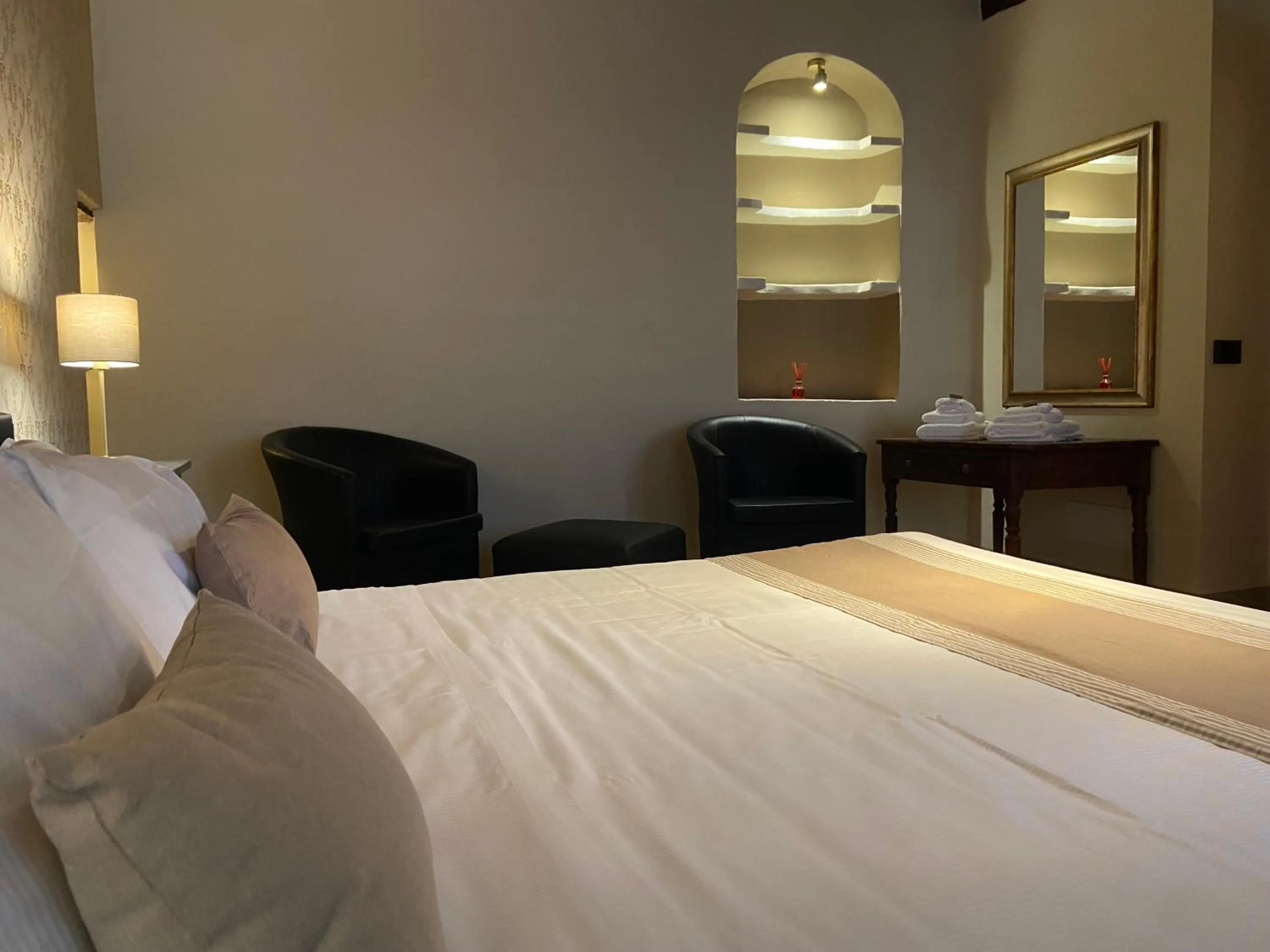 Bedroom, Bed in b&b BORGO CAPITANO COLLECTION Albergo diffuso - Centro Storico