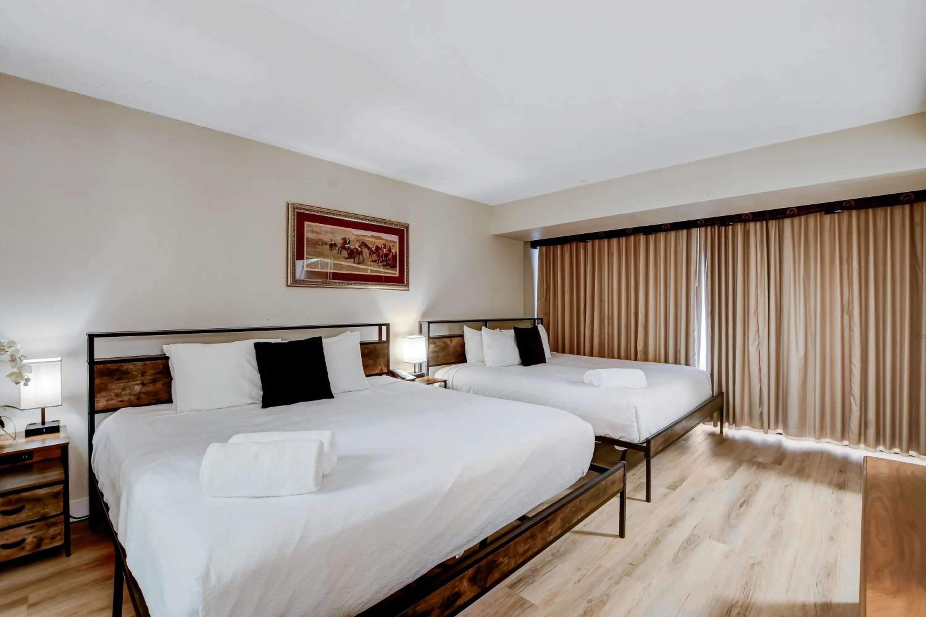 Bed in Penthouse on the strip - 6 Comfy beds!!!