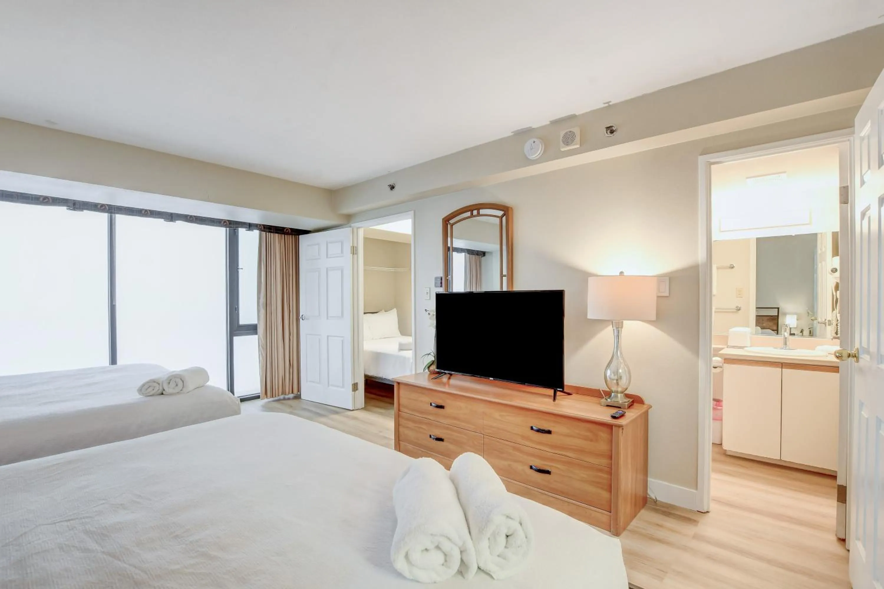 Bed in Penthouse on the strip - 6 Comfy beds!!!