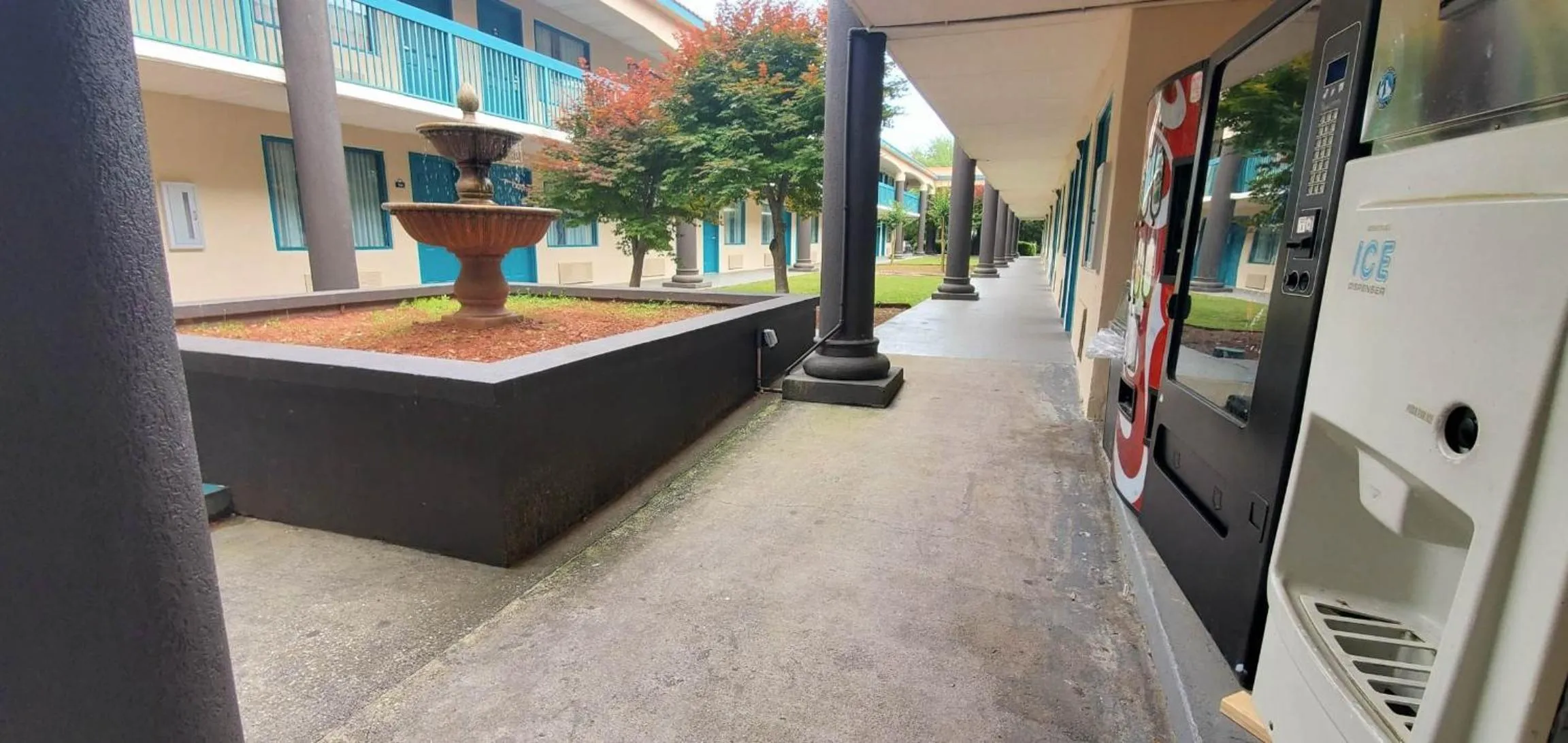 Property building in Motel 6 Savannah GA Gateway & I95