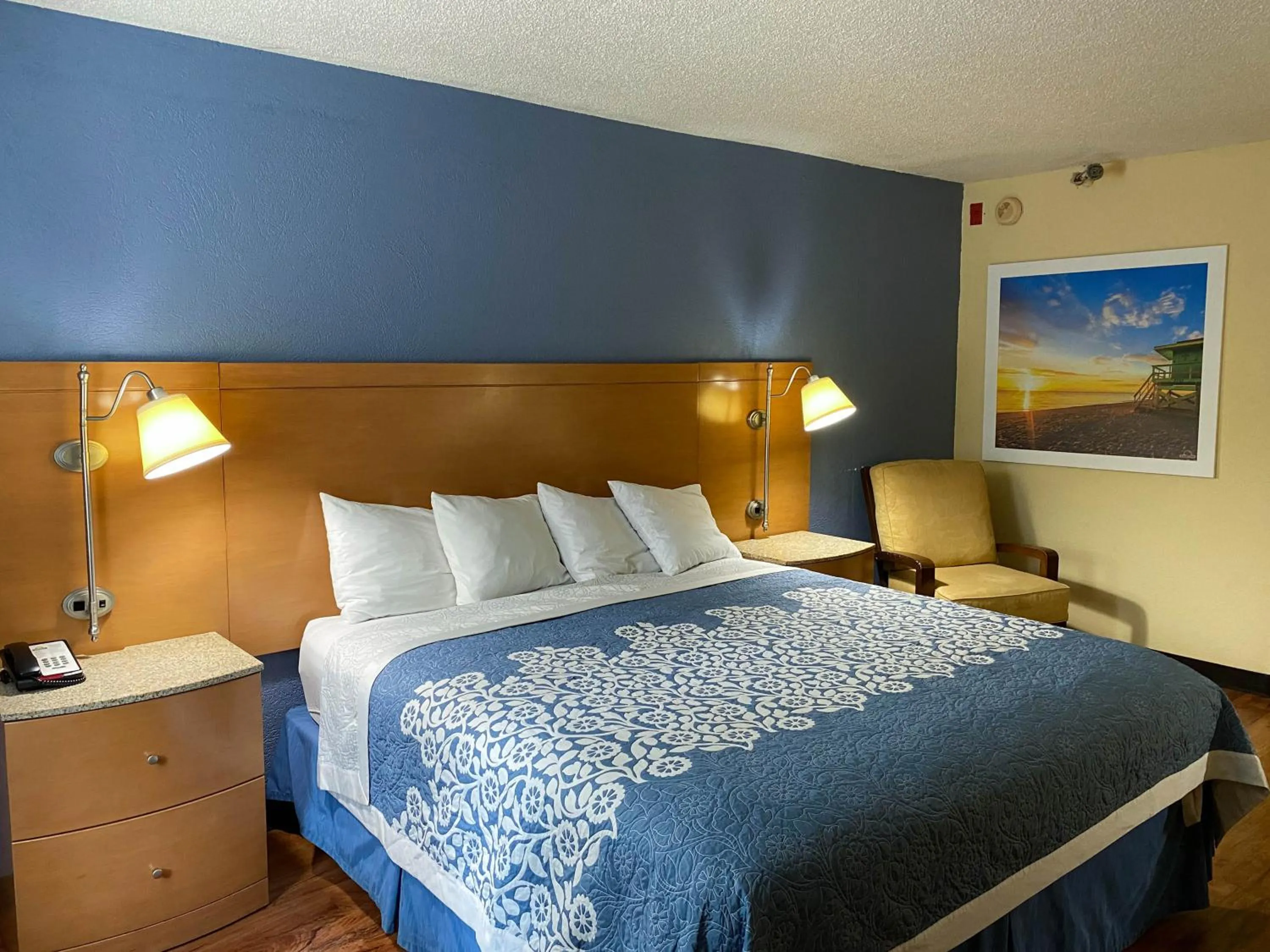 Bedroom, Bed in Motel 6 Savannah GA Gateway & I95