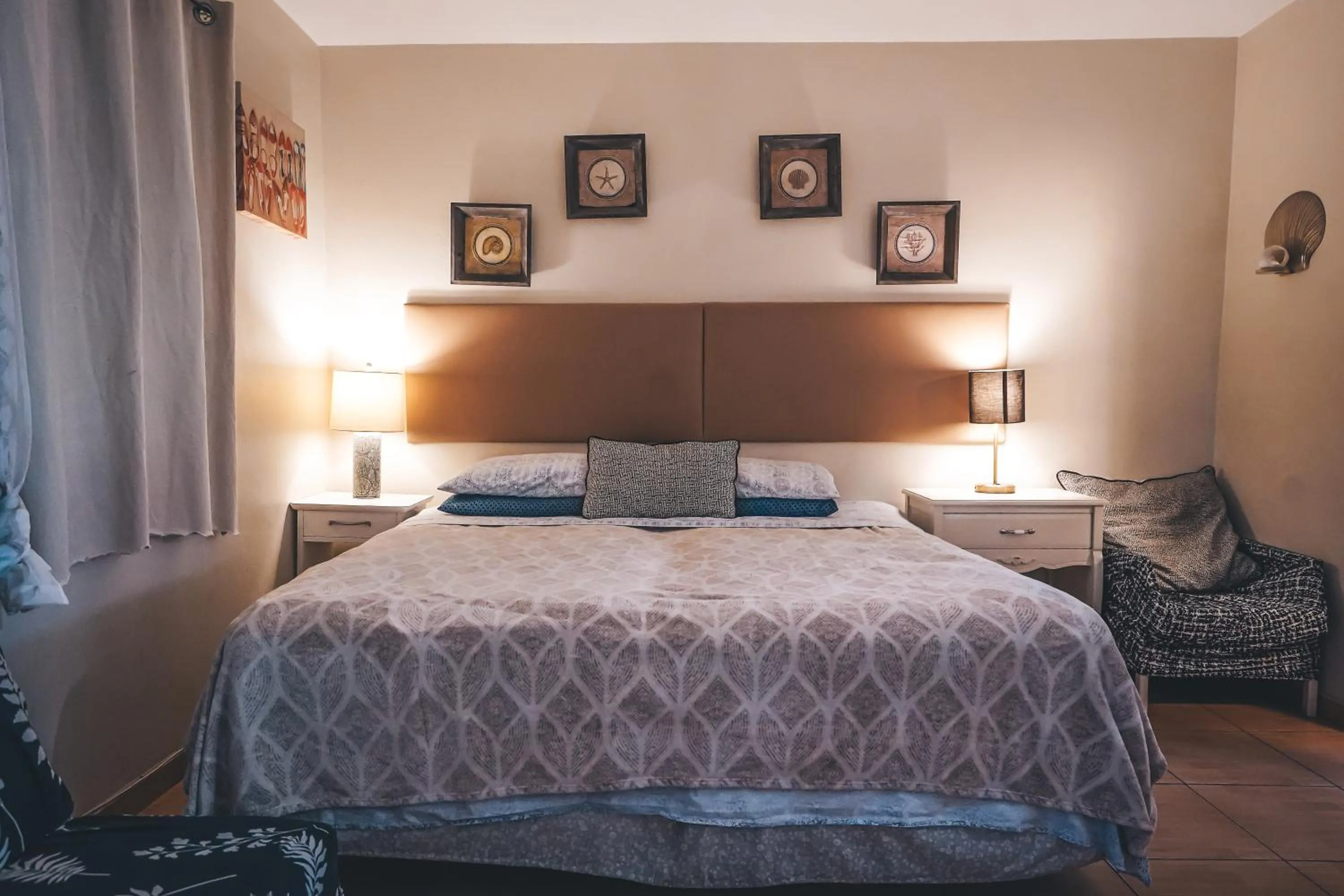 Bedroom in Hollywood Light Haven Lodge