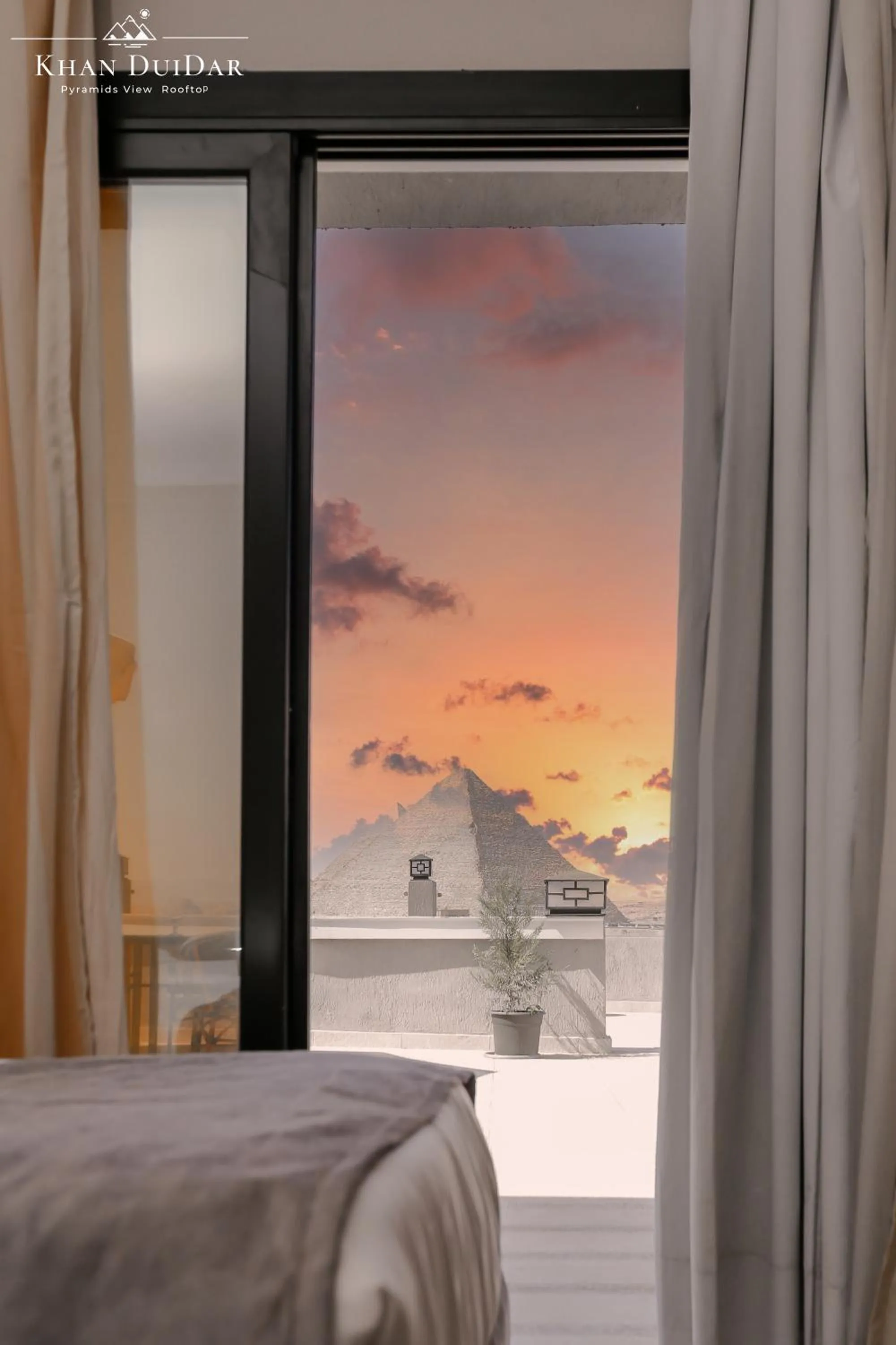 Landmark view, Bed in Khan Duidar Inn - Pyramids View Rooftop