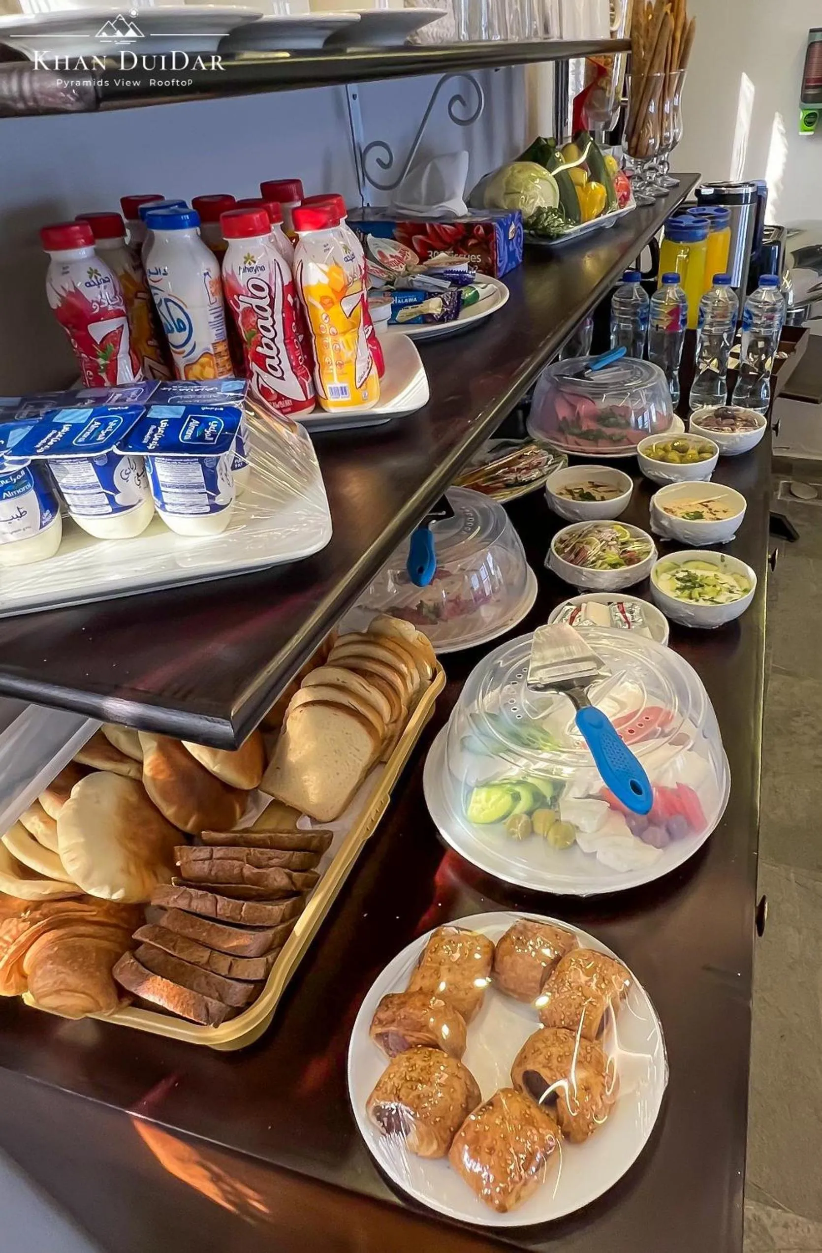 Buffet breakfast in Khan Duidar Inn - Pyramids View Rooftop
