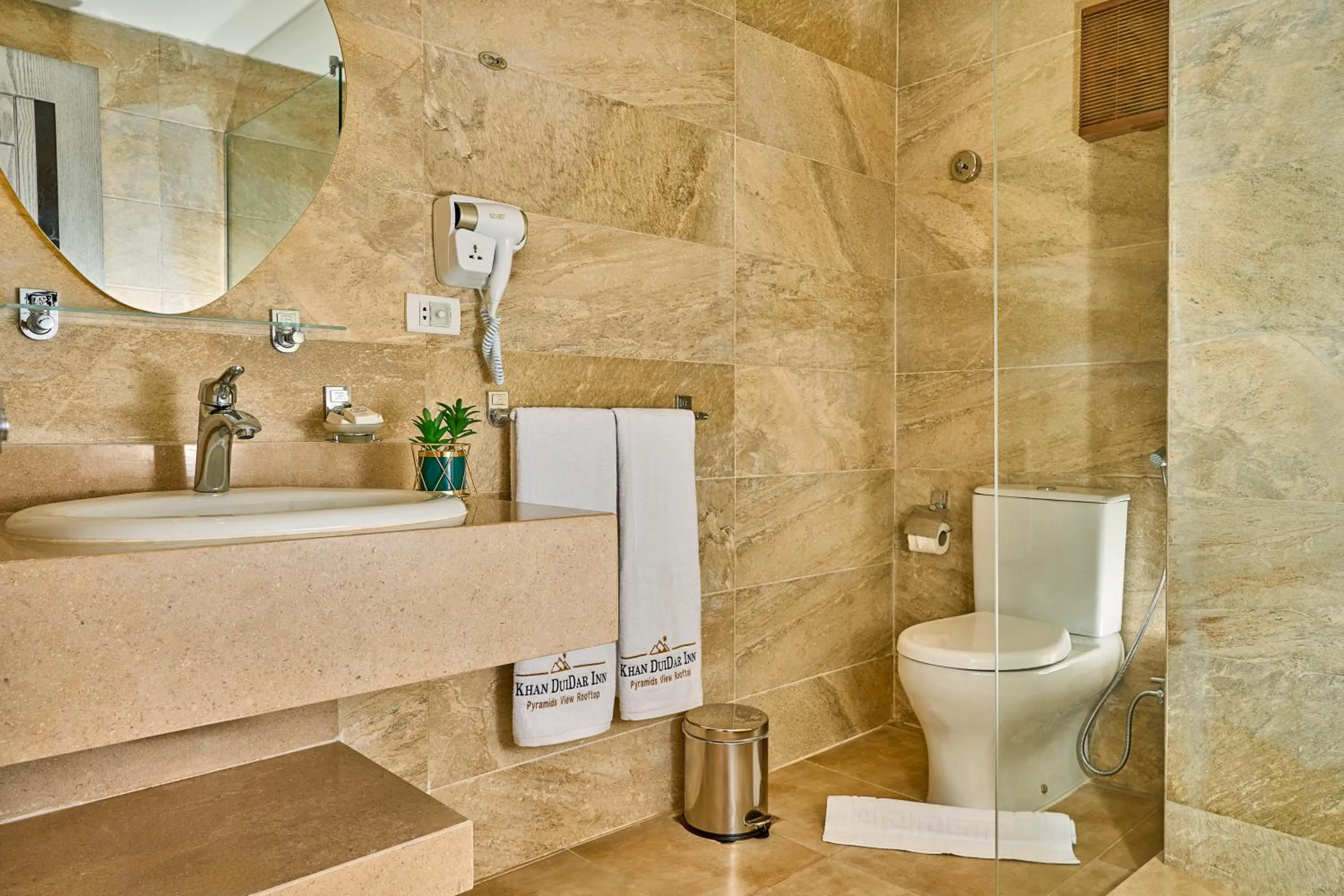 Shower in Khan Duidar Inn - Pyramids View Rooftop