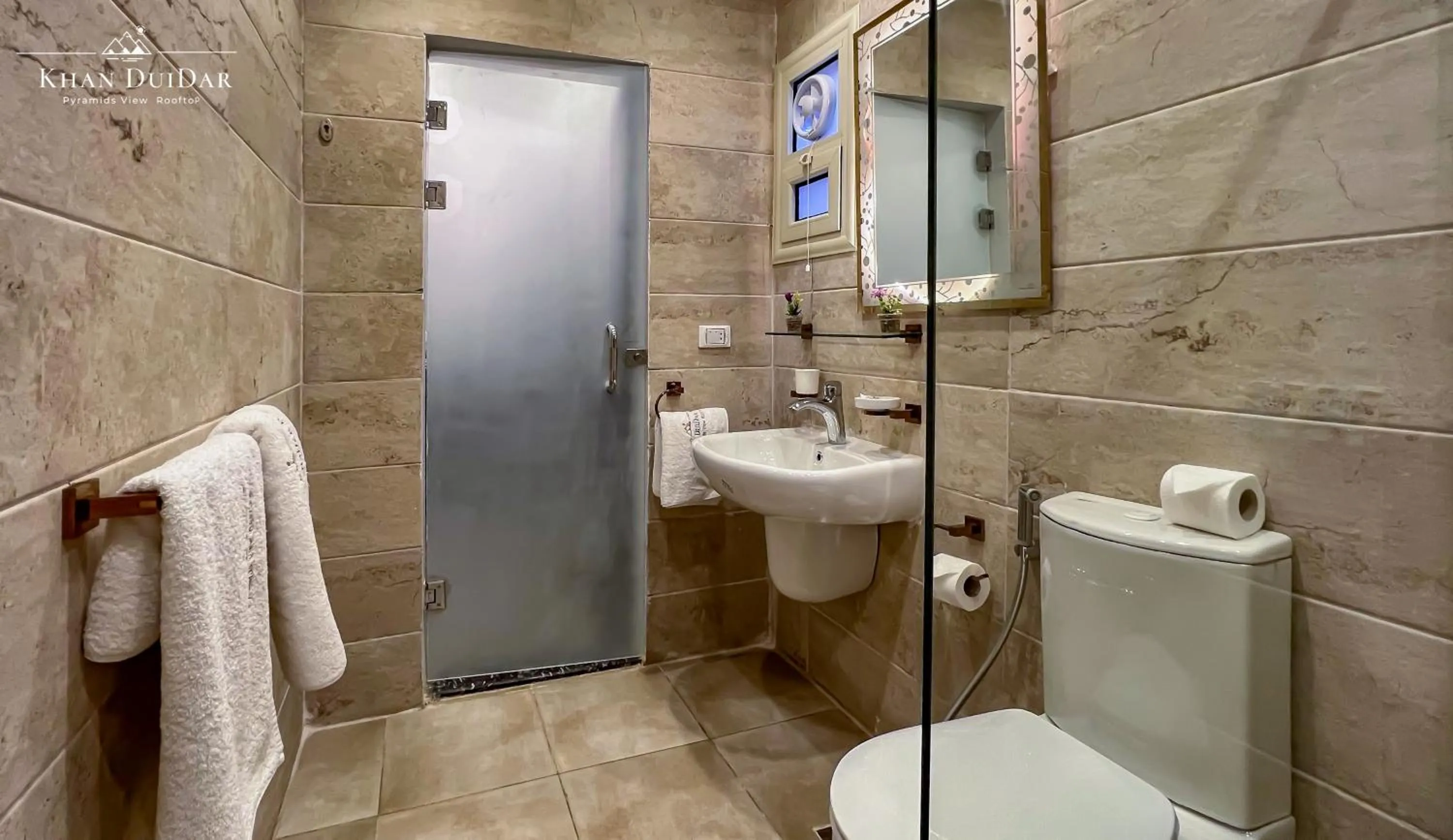 Shower in Khan Duidar Inn - Pyramids View Rooftop