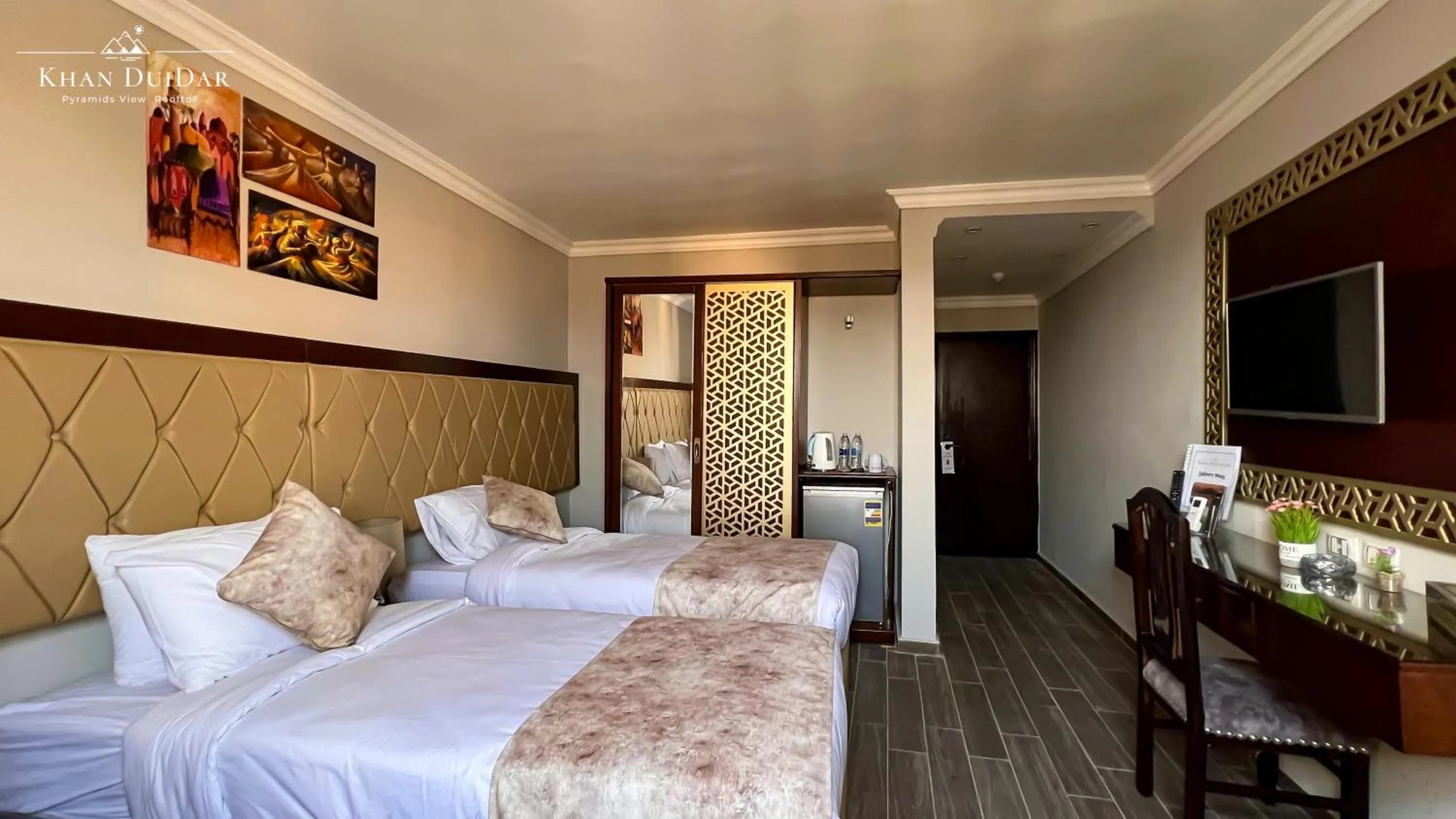 Communal lounge/ TV room, Bed in Khan Duidar Inn - Pyramids View Rooftop