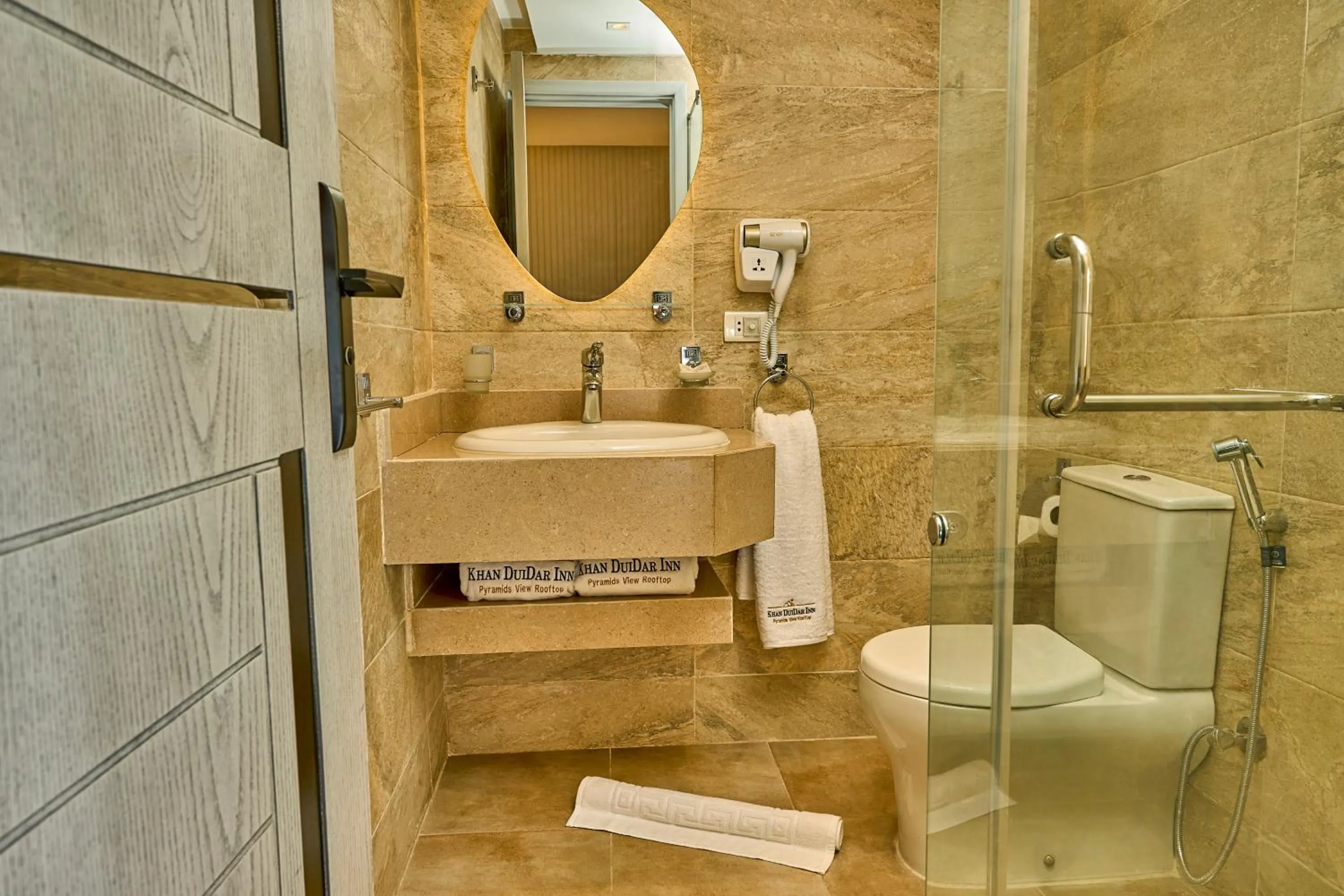 Shower in Khan Duidar Inn - Pyramids View Rooftop