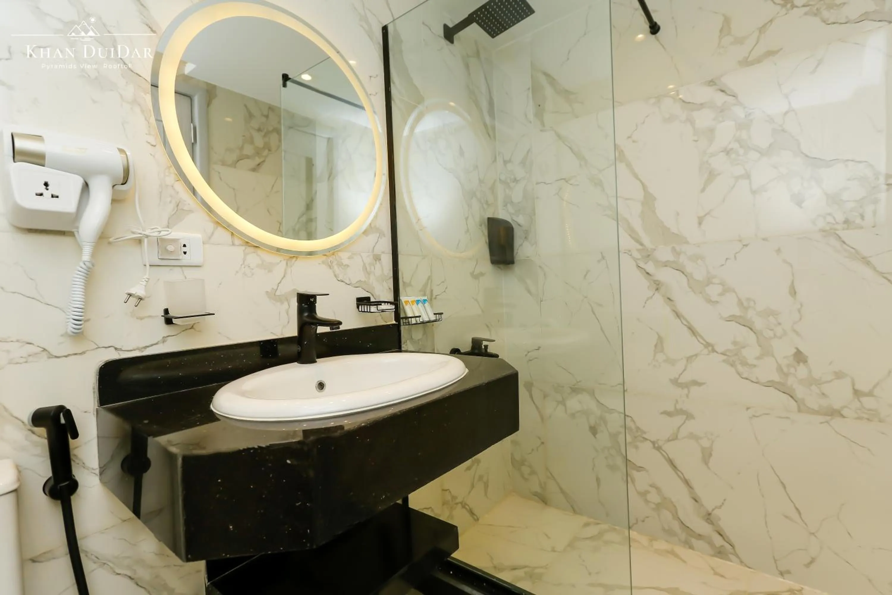 Shower in Khan Duidar Inn - Pyramids View Rooftop