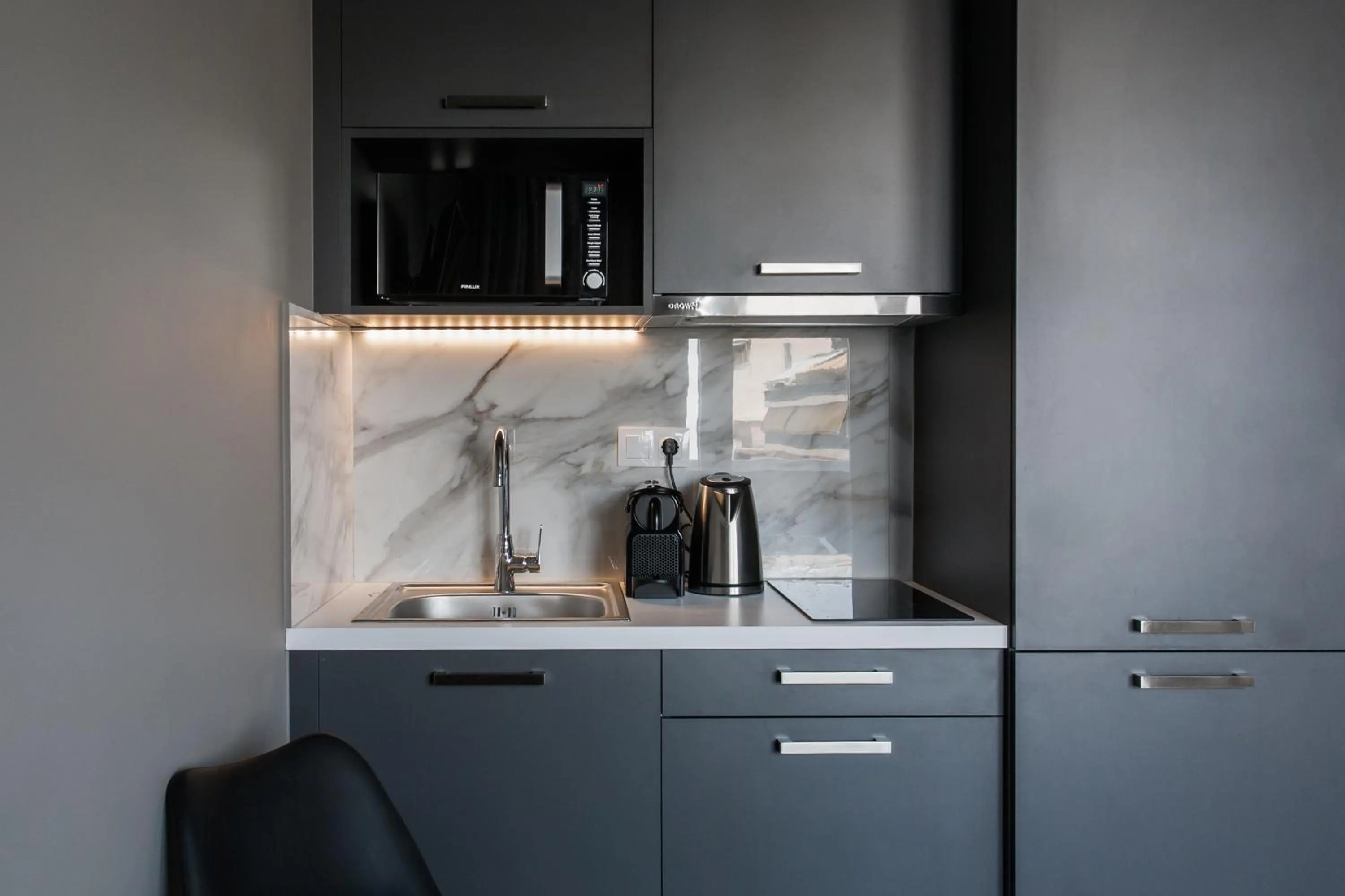 Coffee/tea facilities in WYZ Athens Apartments by UPSTREET