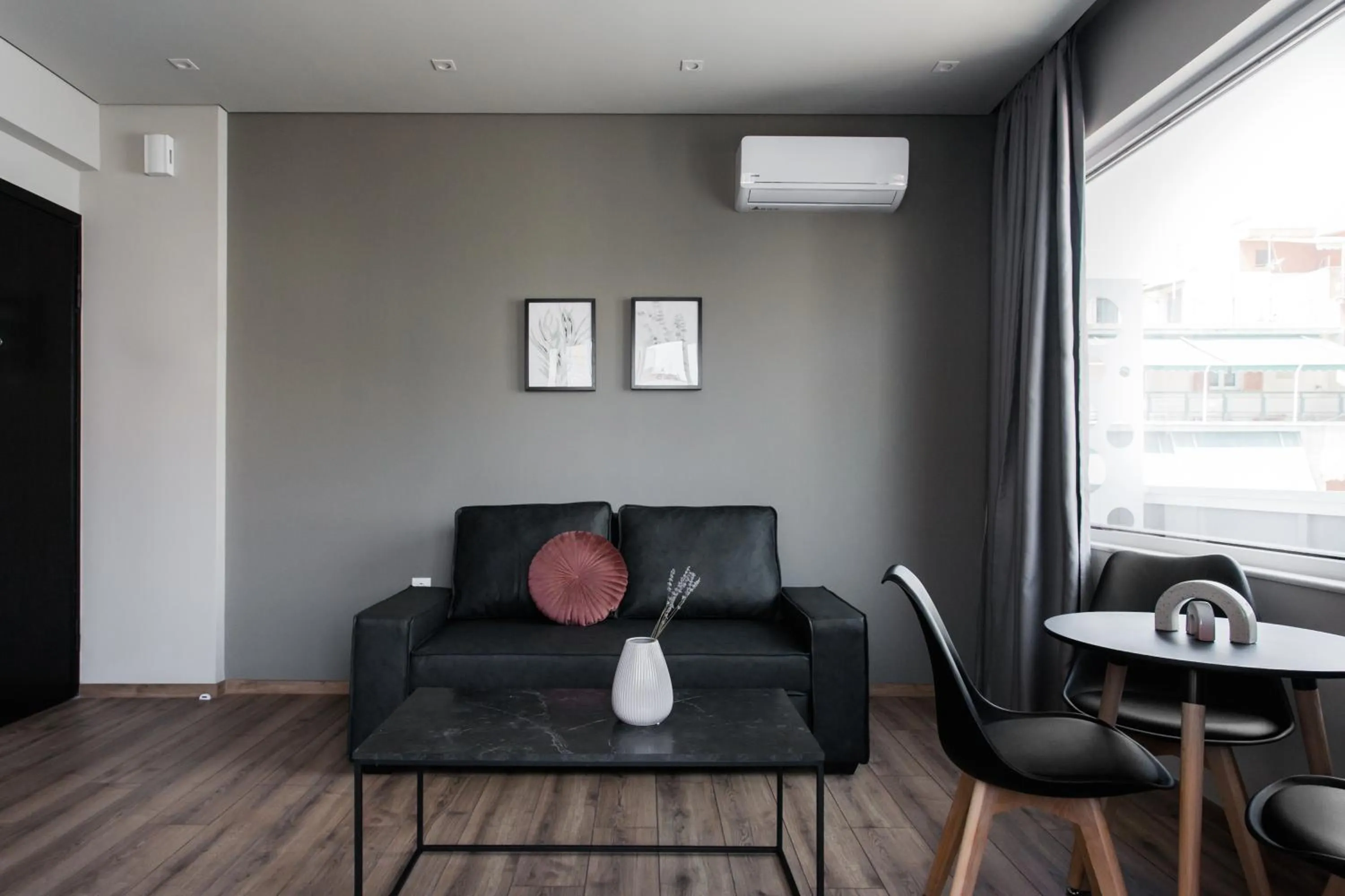 Living room in WYZ Athens Apartments by UPSTREET