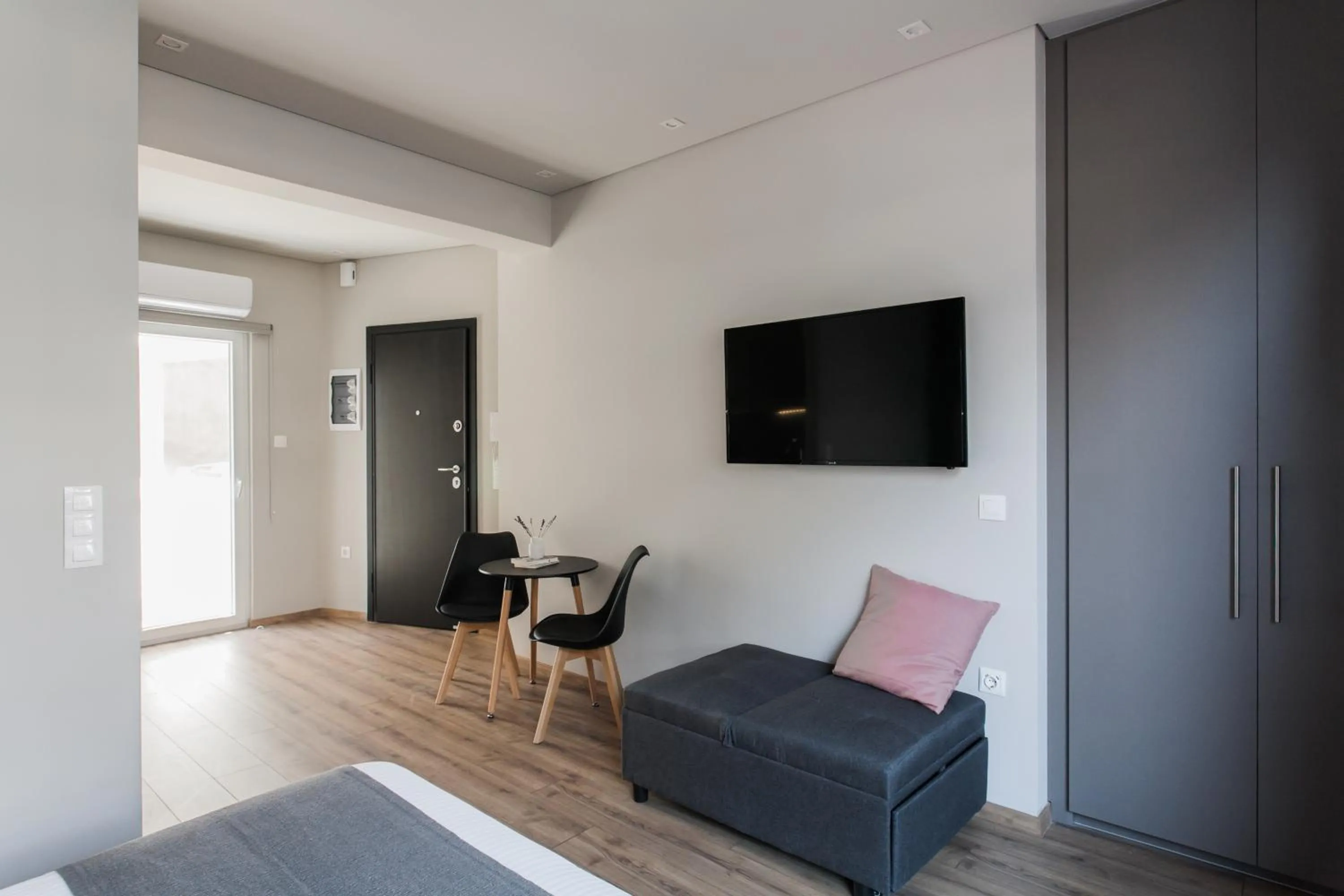 Seating area in WYZ Athens Apartments by UPSTREET