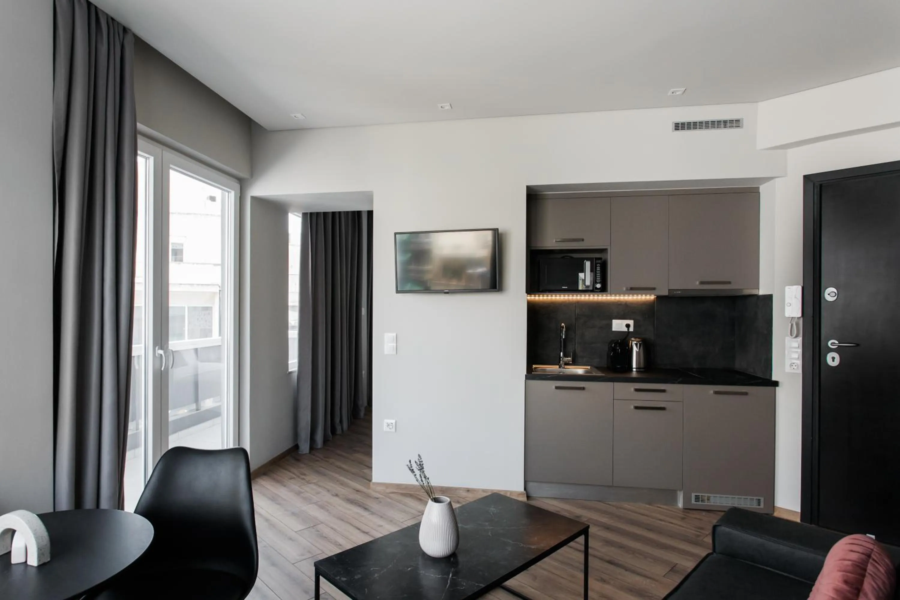 Kitchen or kitchenette in WYZ Athens Apartments by UPSTREET