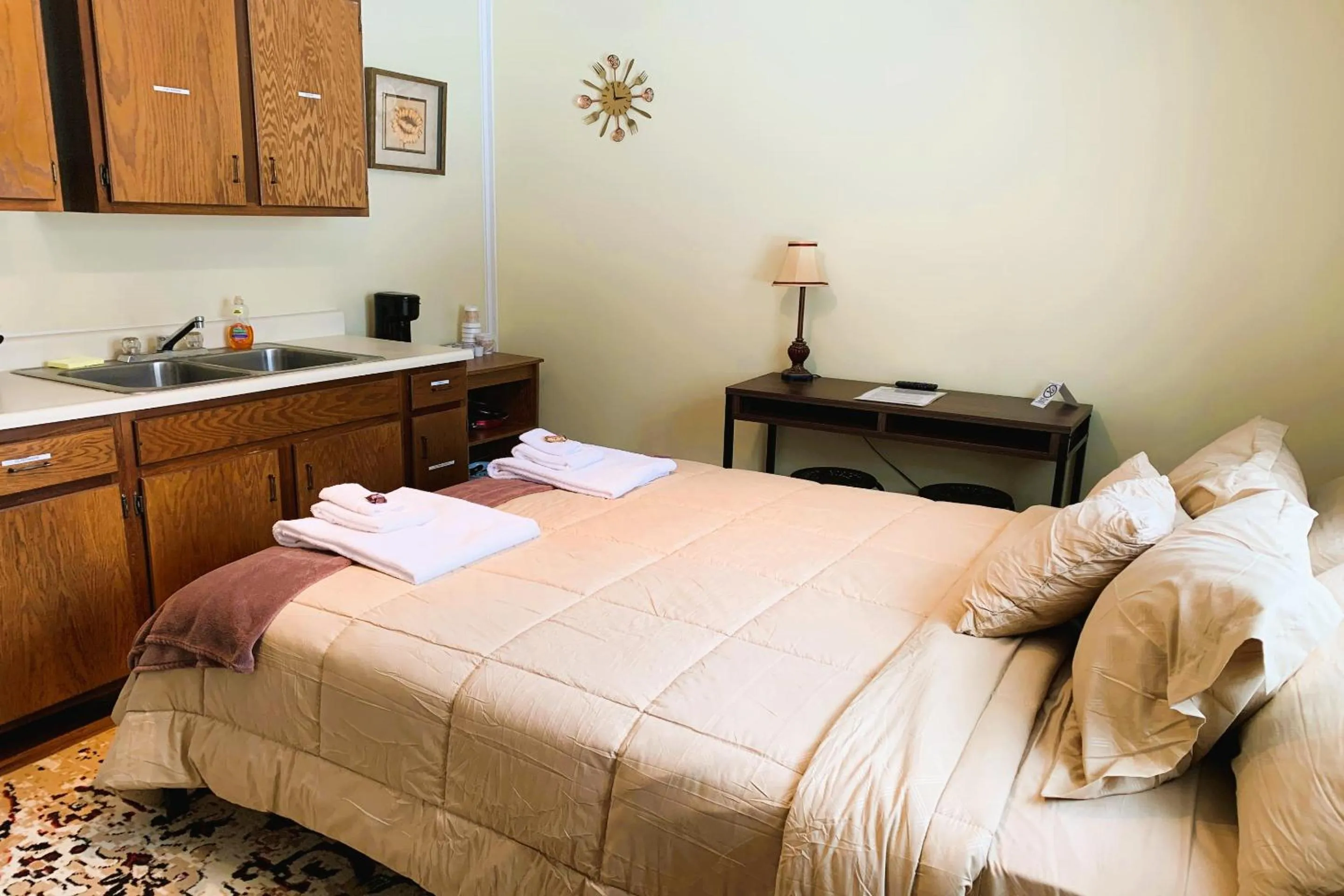 Bedroom, Bed in Love Hotels St John River by OYO at Fort Kent ME