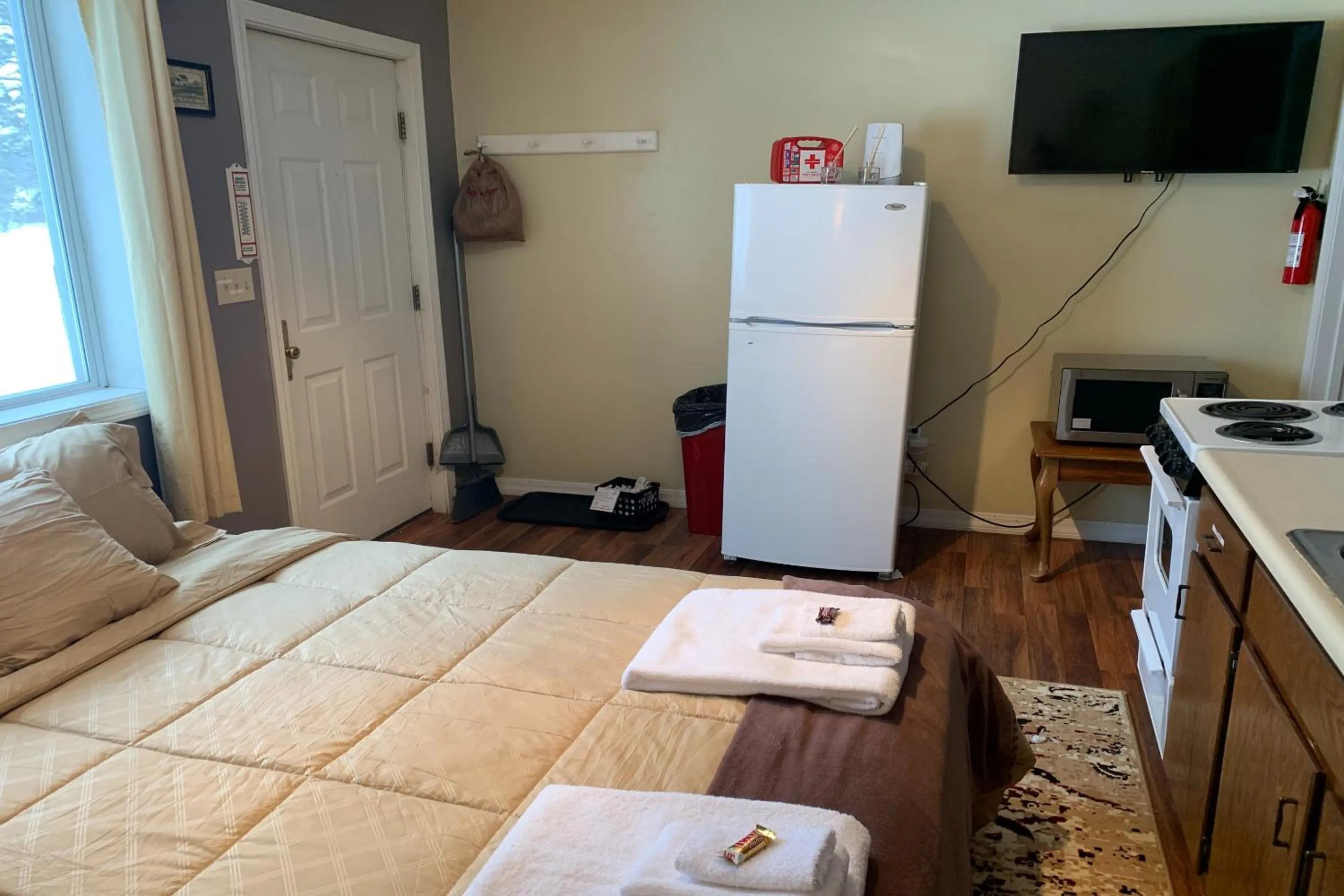 Bedroom, Bed in Love Hotels St John River by OYO at Fort Kent ME