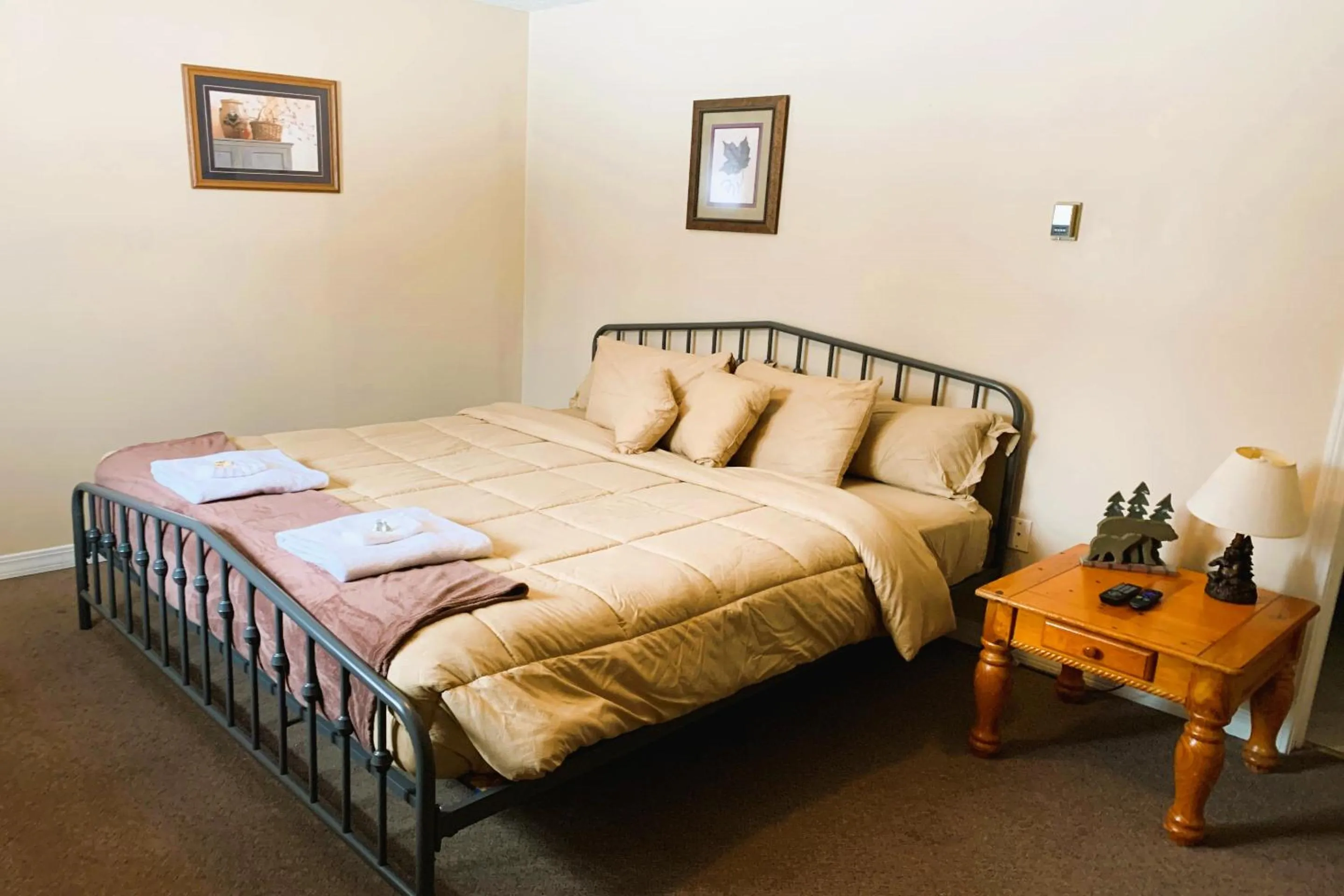 Bedroom, Bed in Love Hotels St John River by OYO at Fort Kent ME