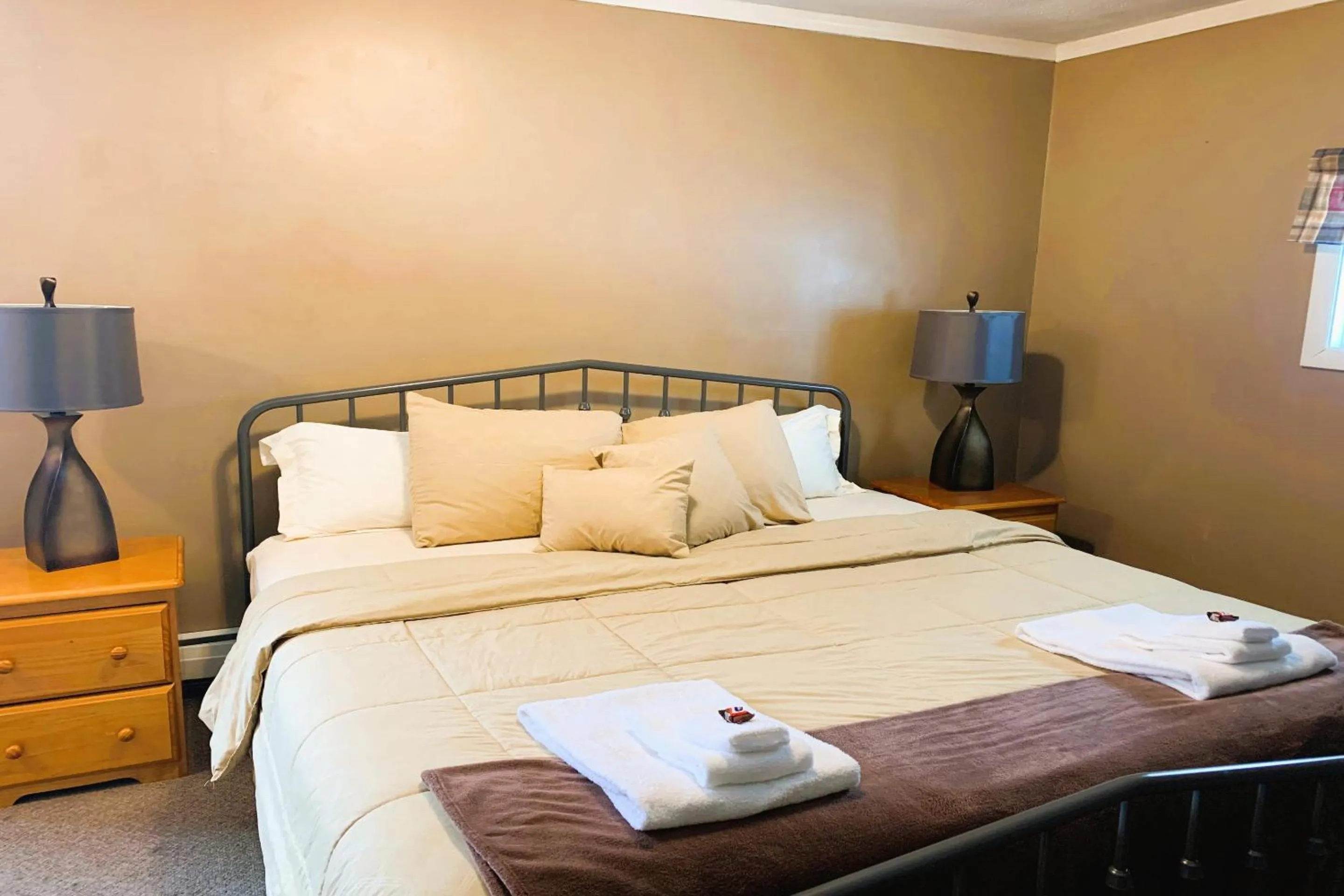 Bedroom, Bed in Love Hotels St John River by OYO at Fort Kent ME