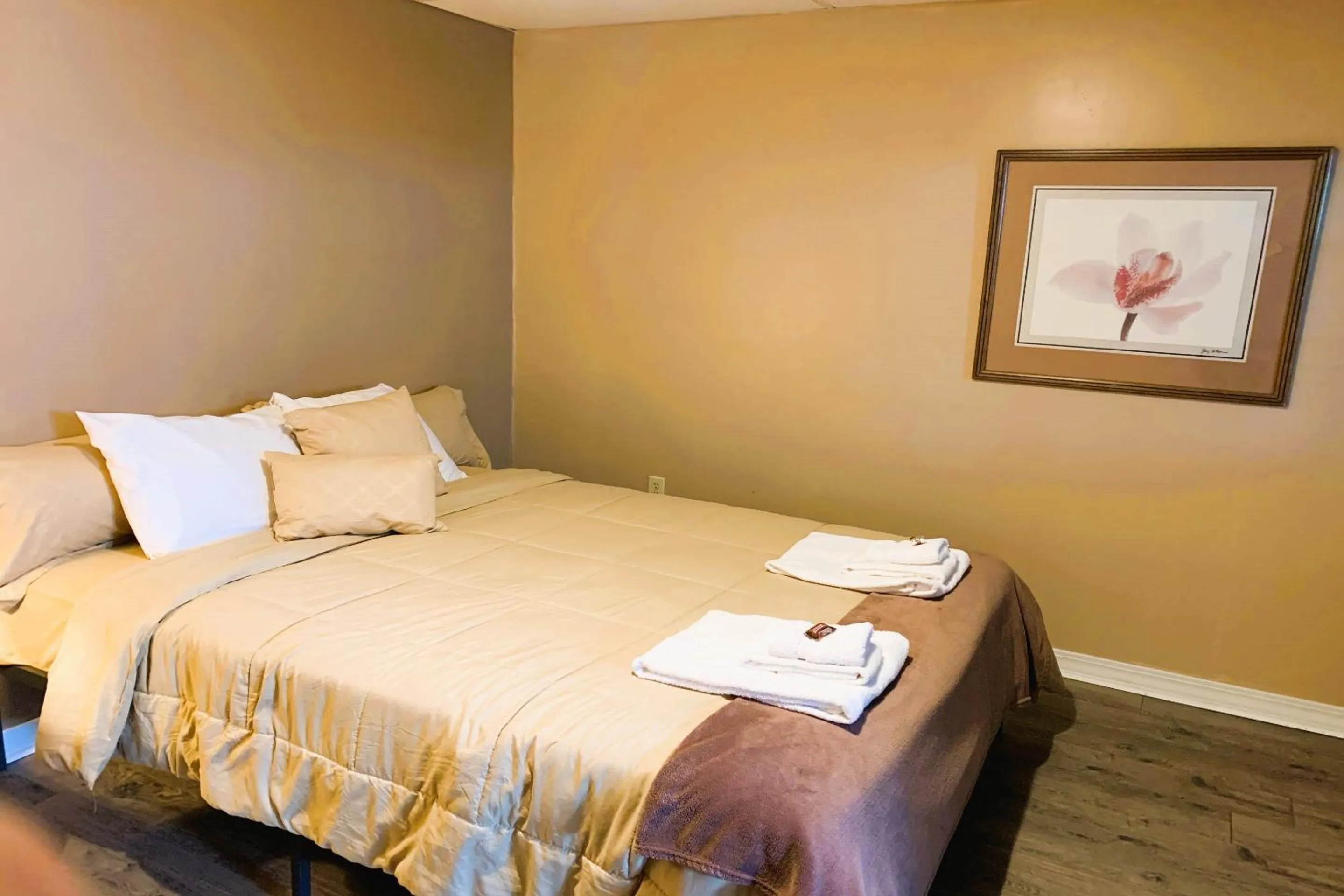 Bedroom, Bed in Love Hotels St John River by OYO at Fort Kent ME