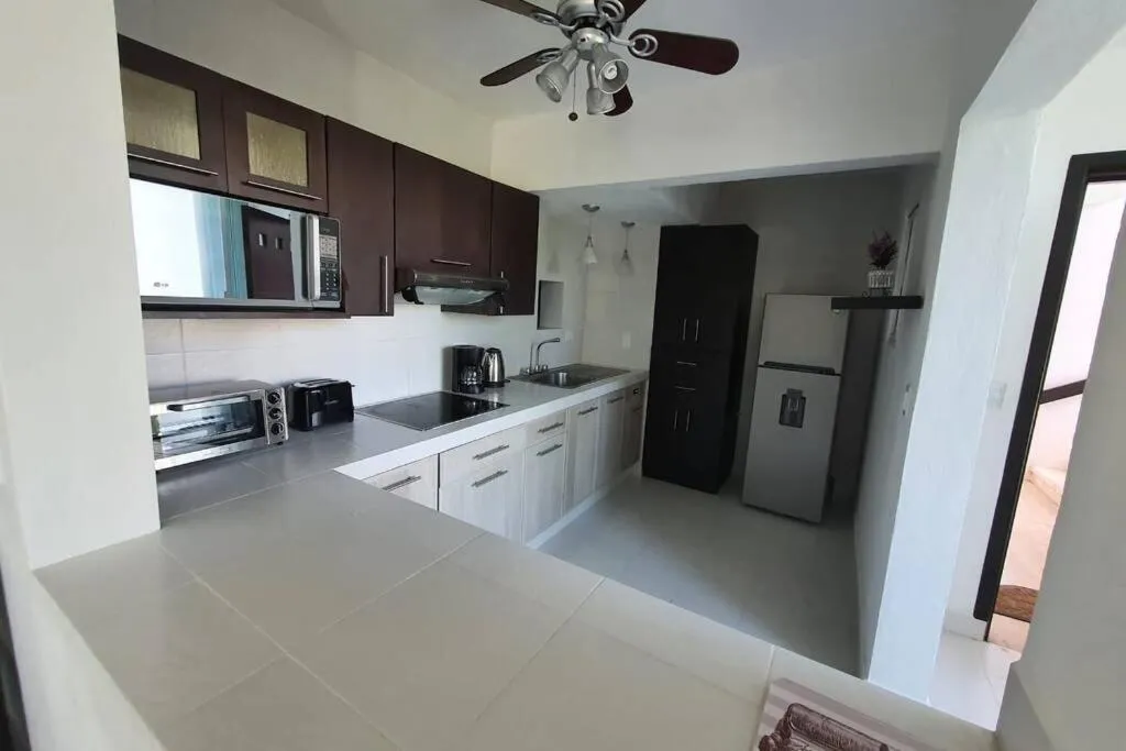 Depa de 3 habs, 3 baños y piscina (Zona Hotelera)