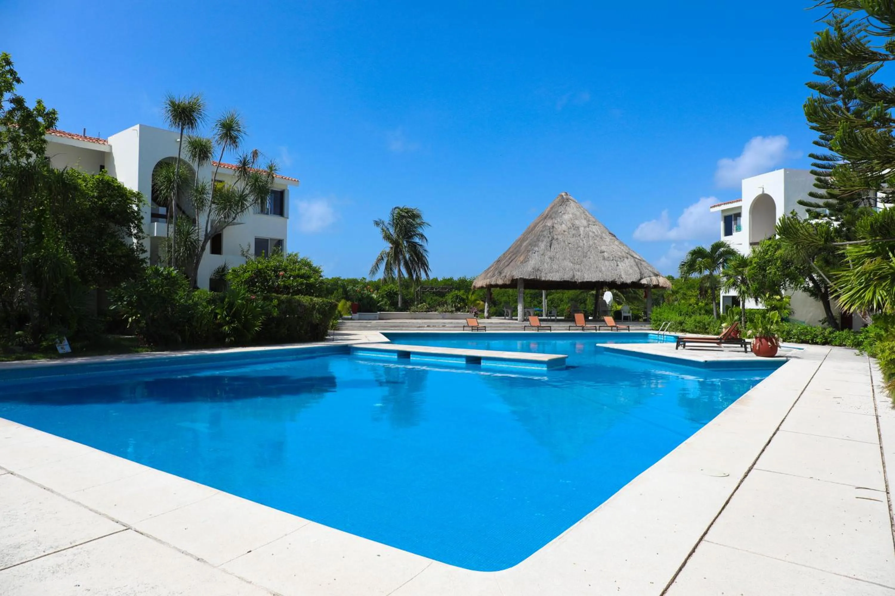 Depa de 3 habs, 3 baños y piscina (Zona Hotelera)