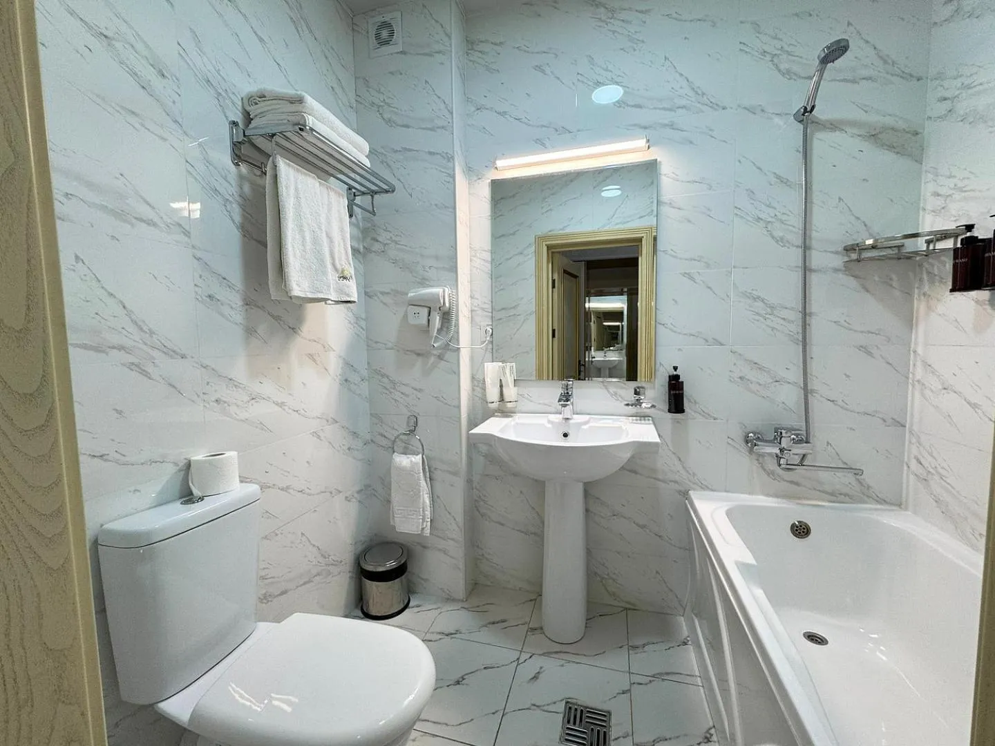 Shower in Reikartz Amirun Tashkent