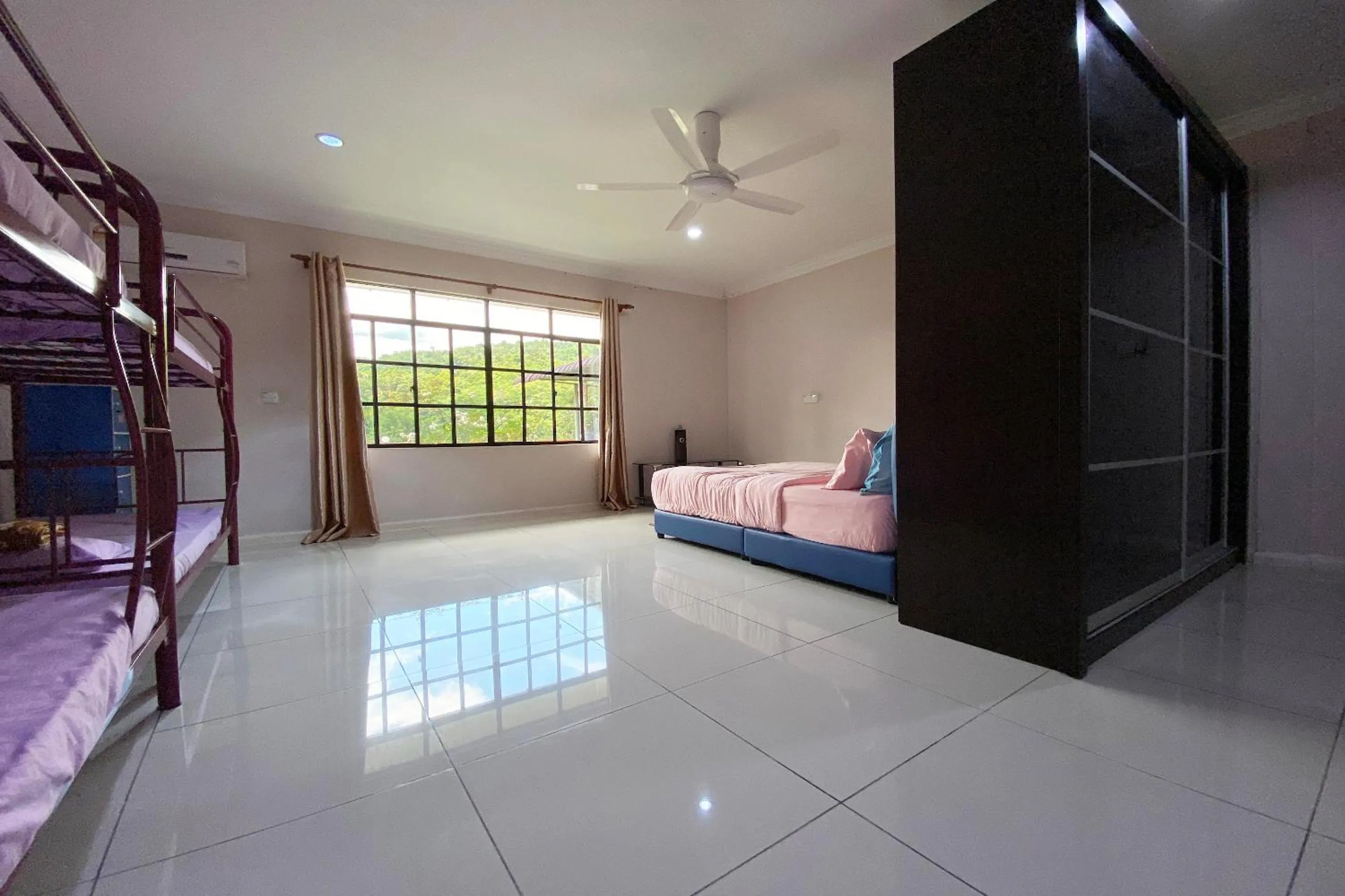 Photo of the whole room, Bed in Hotel O Tambunan Nature Lodge