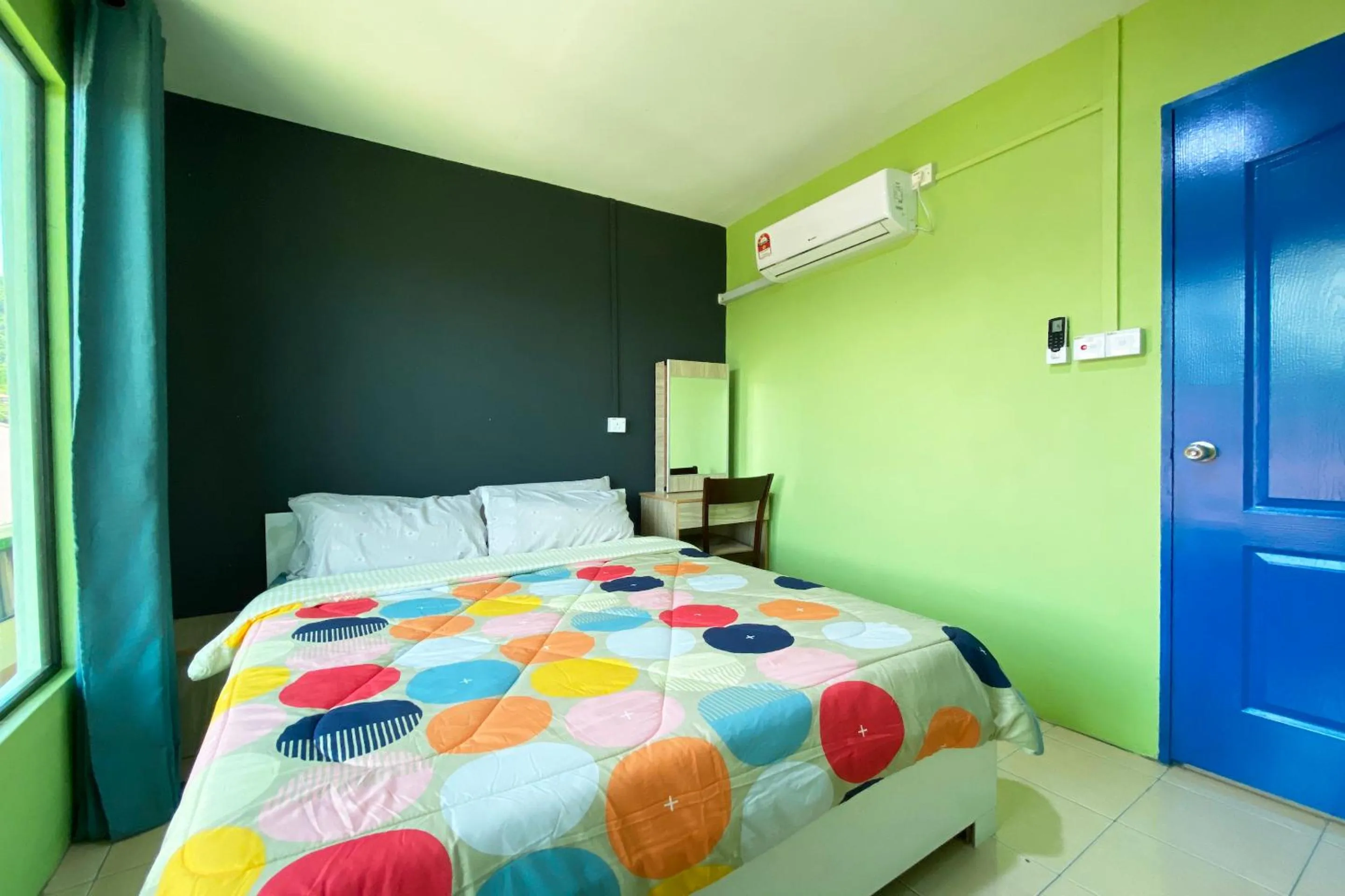 Photo of the whole room, Bed in Hotel O Tambunan Nature Lodge