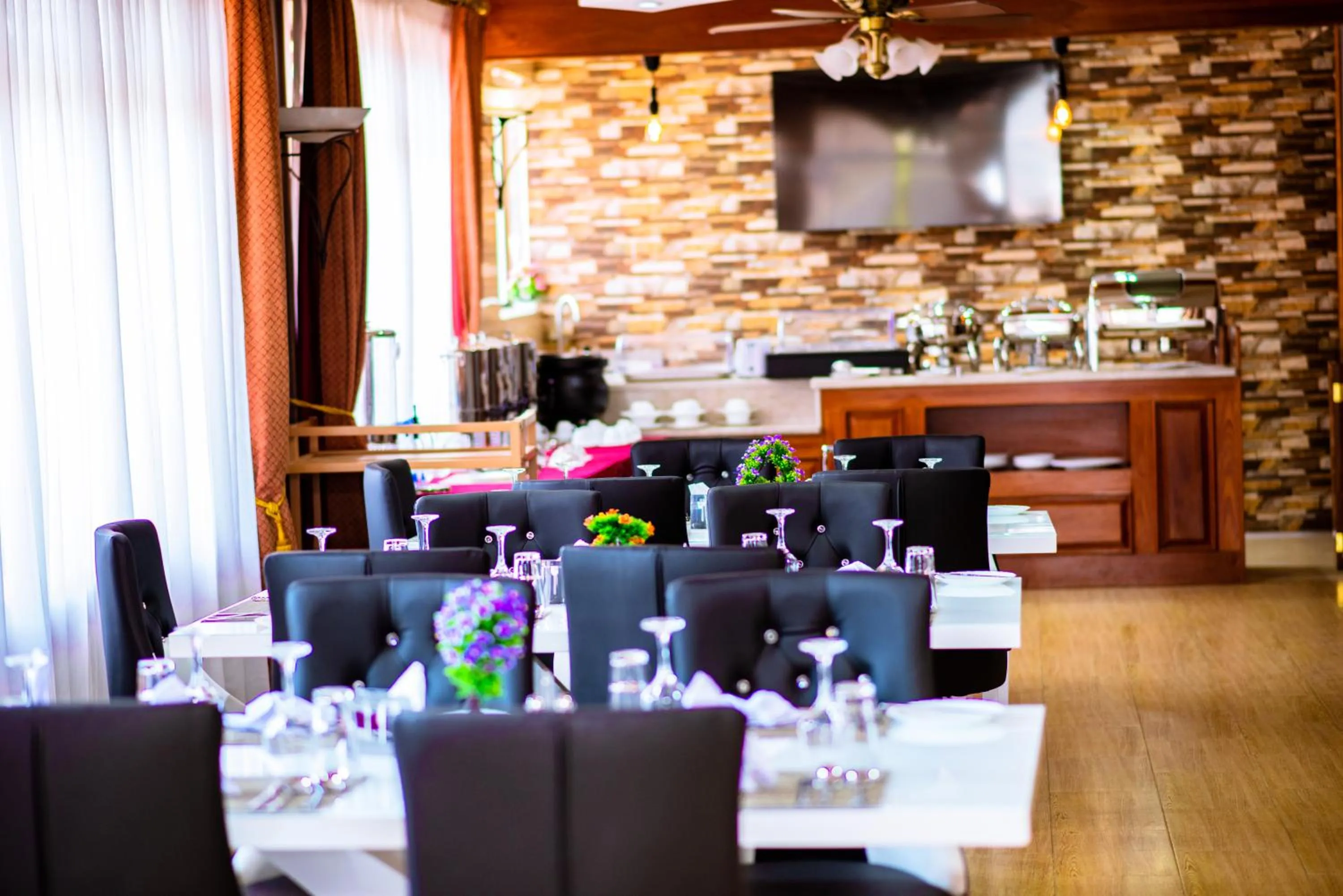 Restaurant/places to eat in LEYSHOF HOTEL