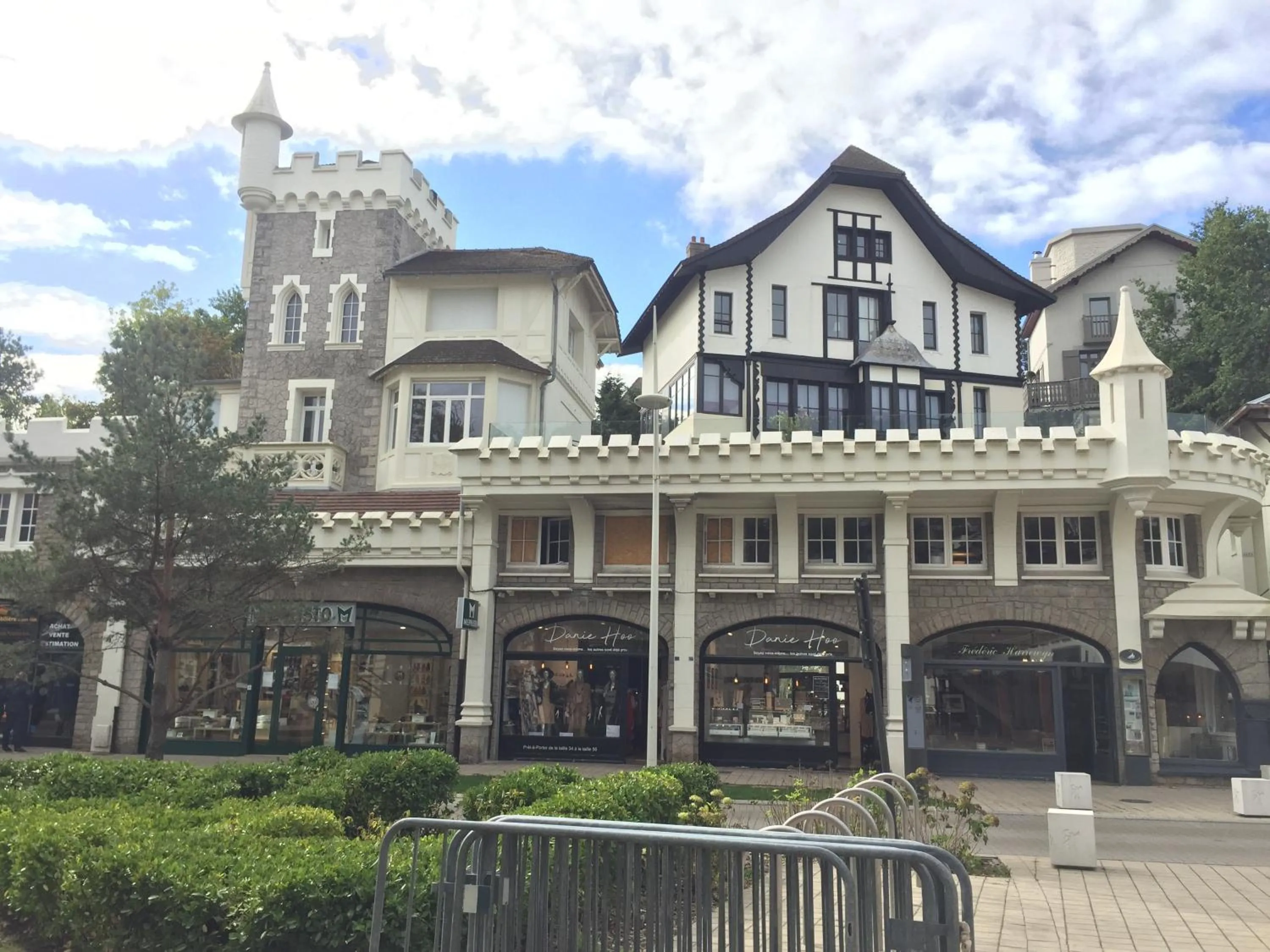 Nearby landmark in AUBERGE RIVA BELLA