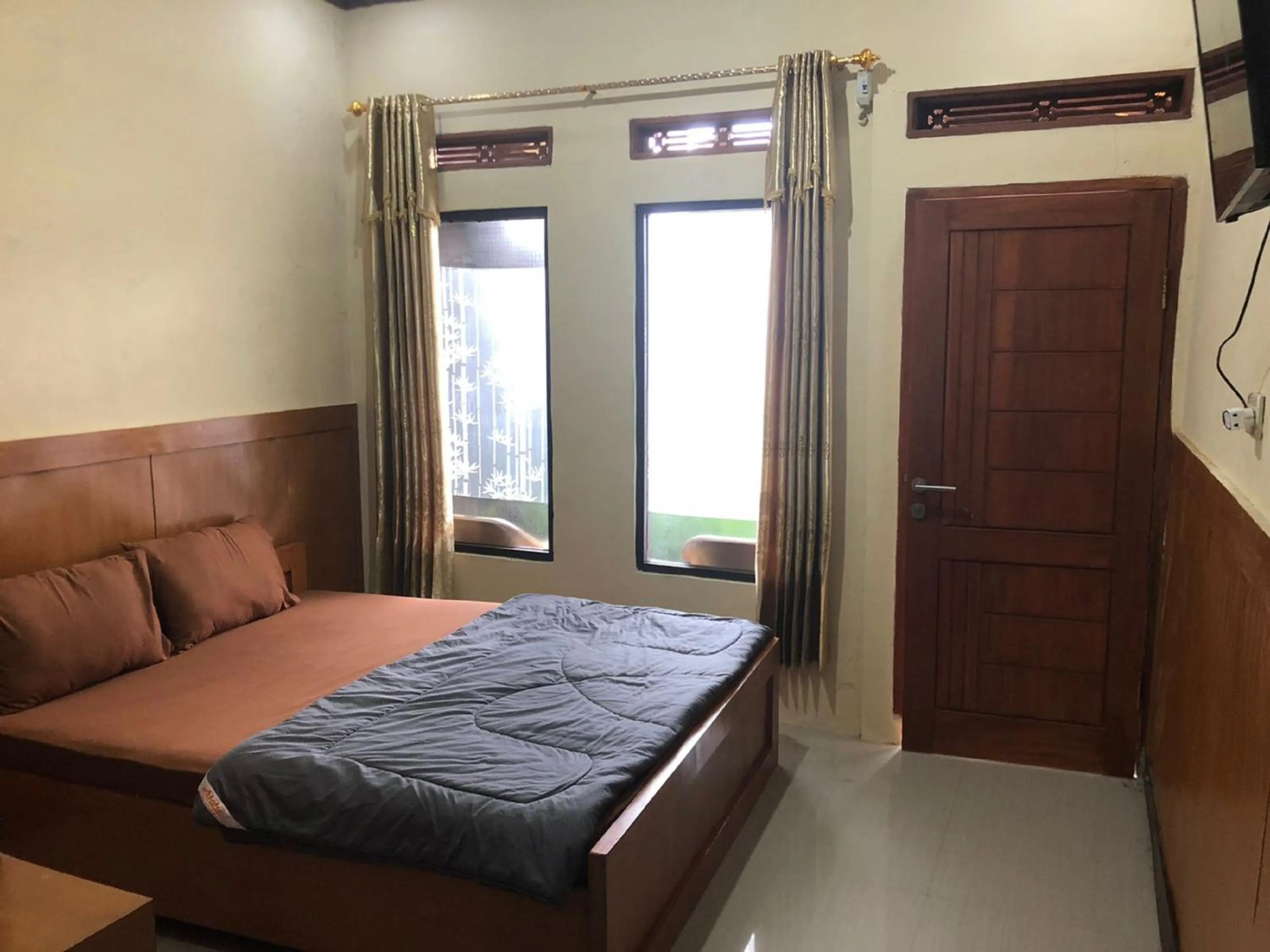 Bedroom, Bed in OYO Life 90570 Heboh Guest House Syariah