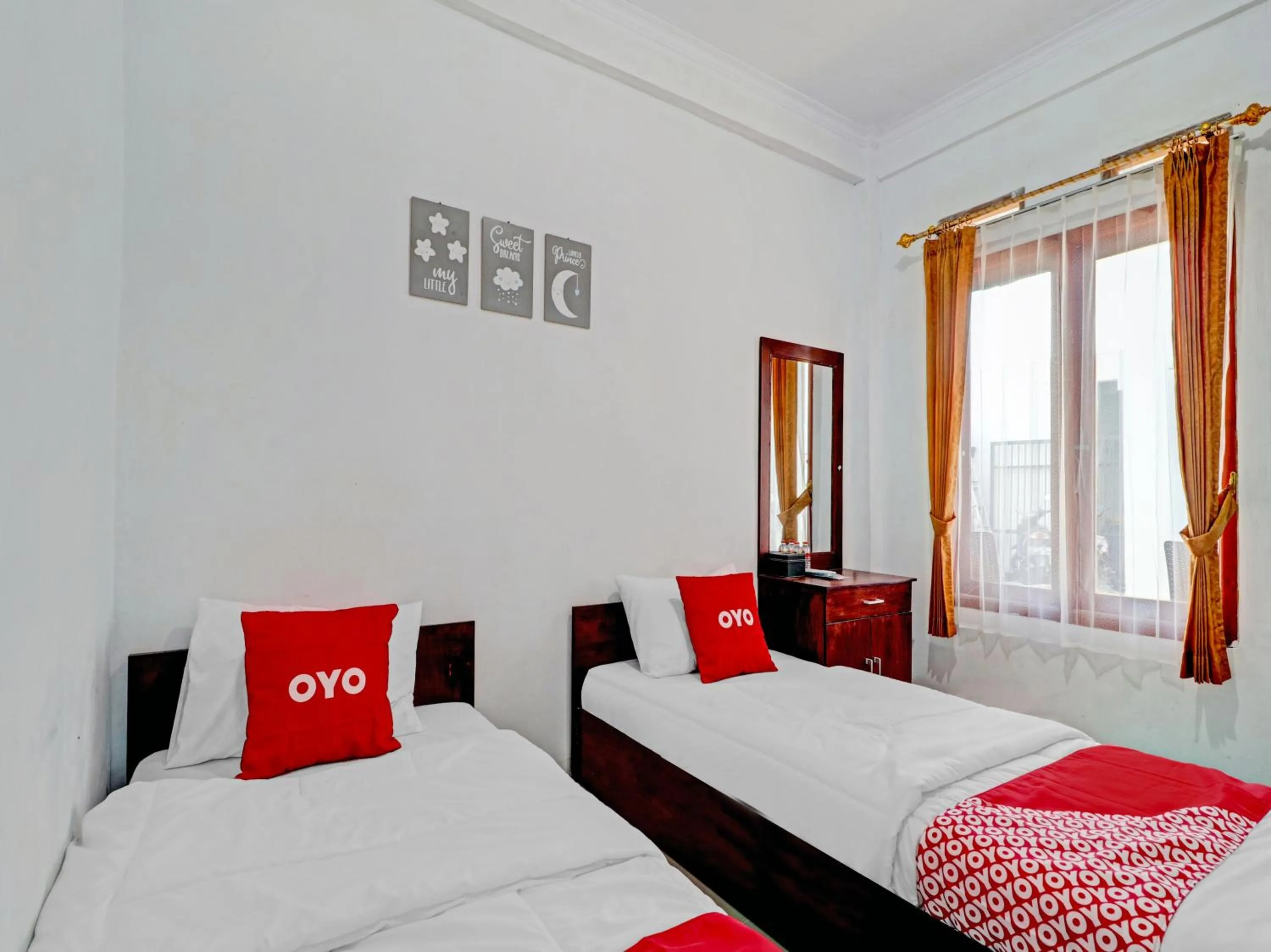 Bedroom, Bed in OYO Life 90570 Heboh Guest House Syariah