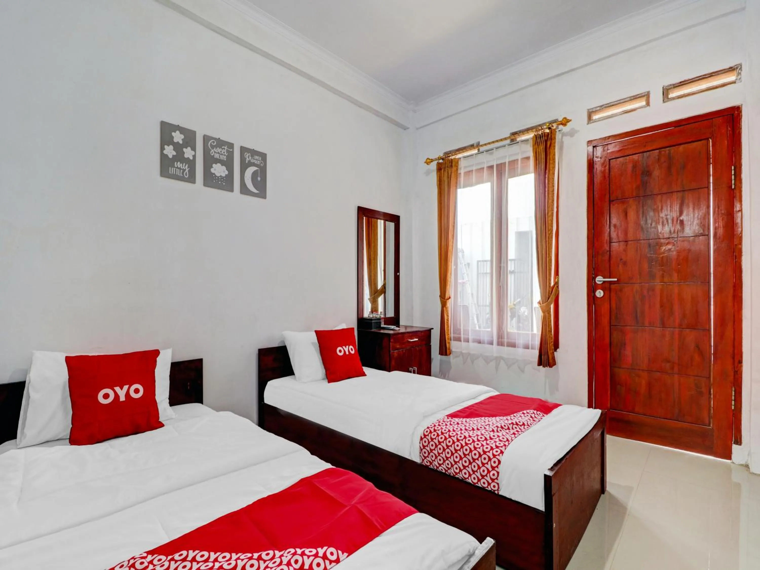 Bedroom, Bed in OYO Life 90570 Heboh Guest House Syariah