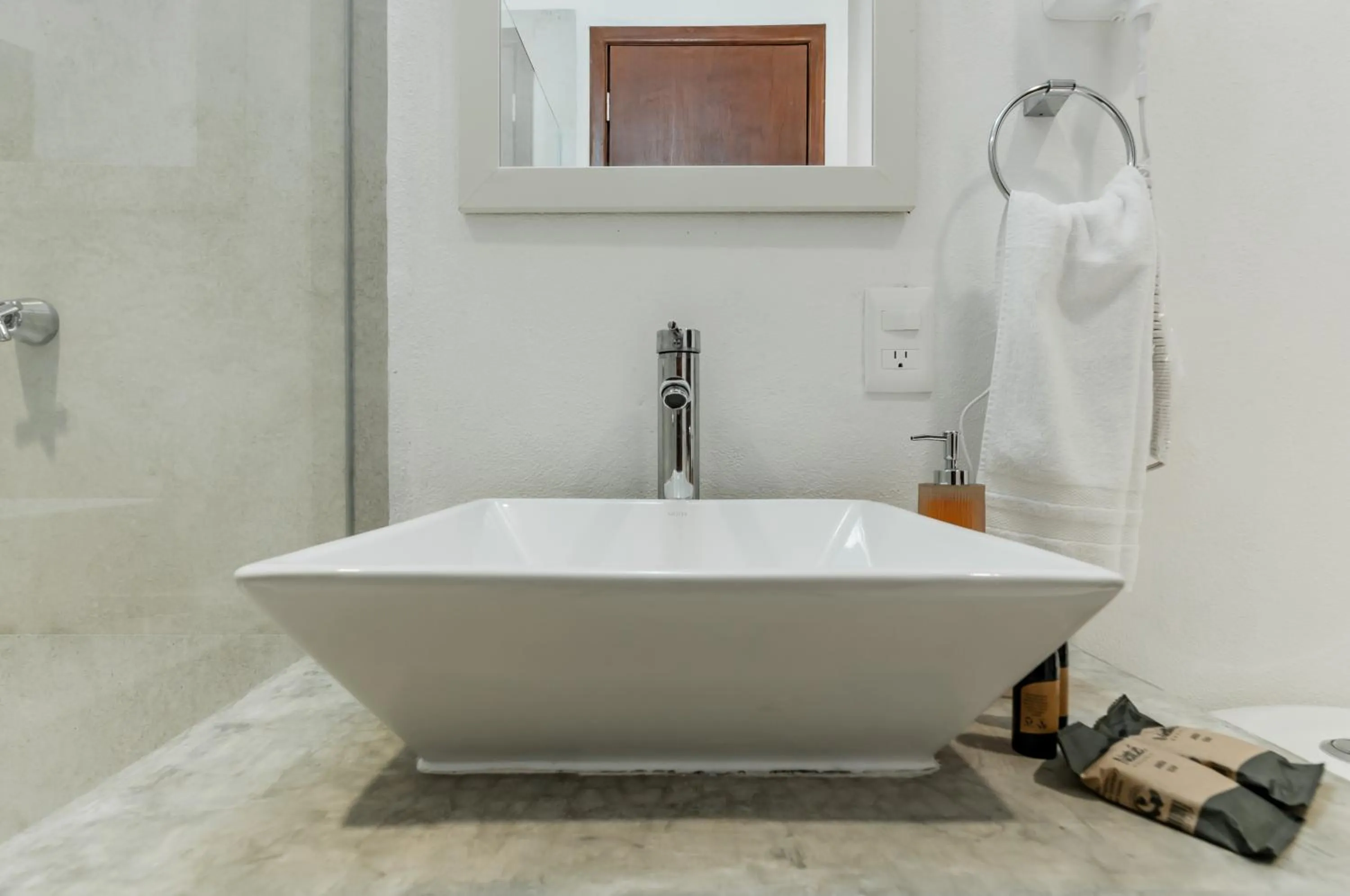 Bathroom in HotelZone L17 Beach Access