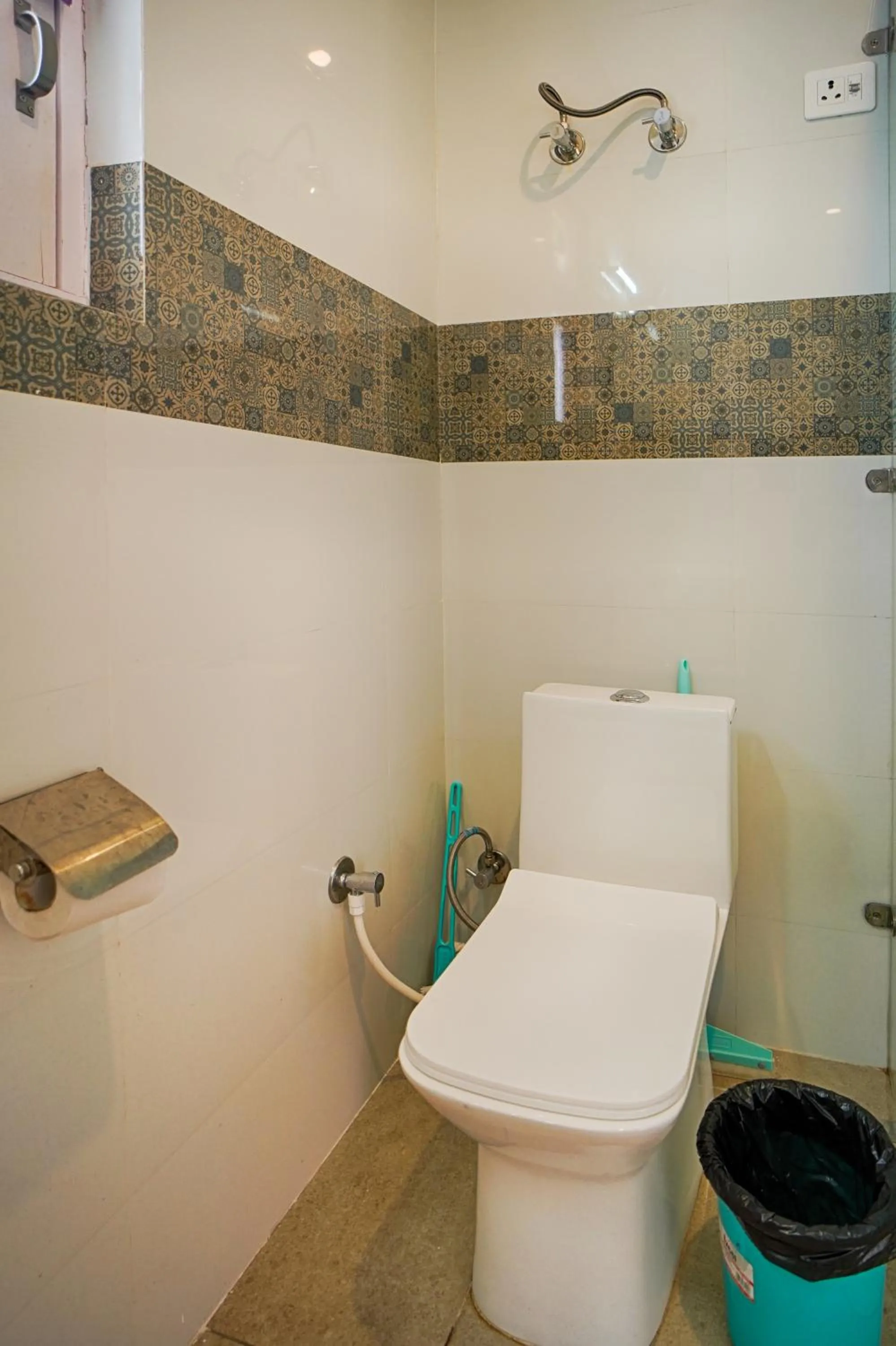 Toilet in Young Monk Hostel Dharamkot