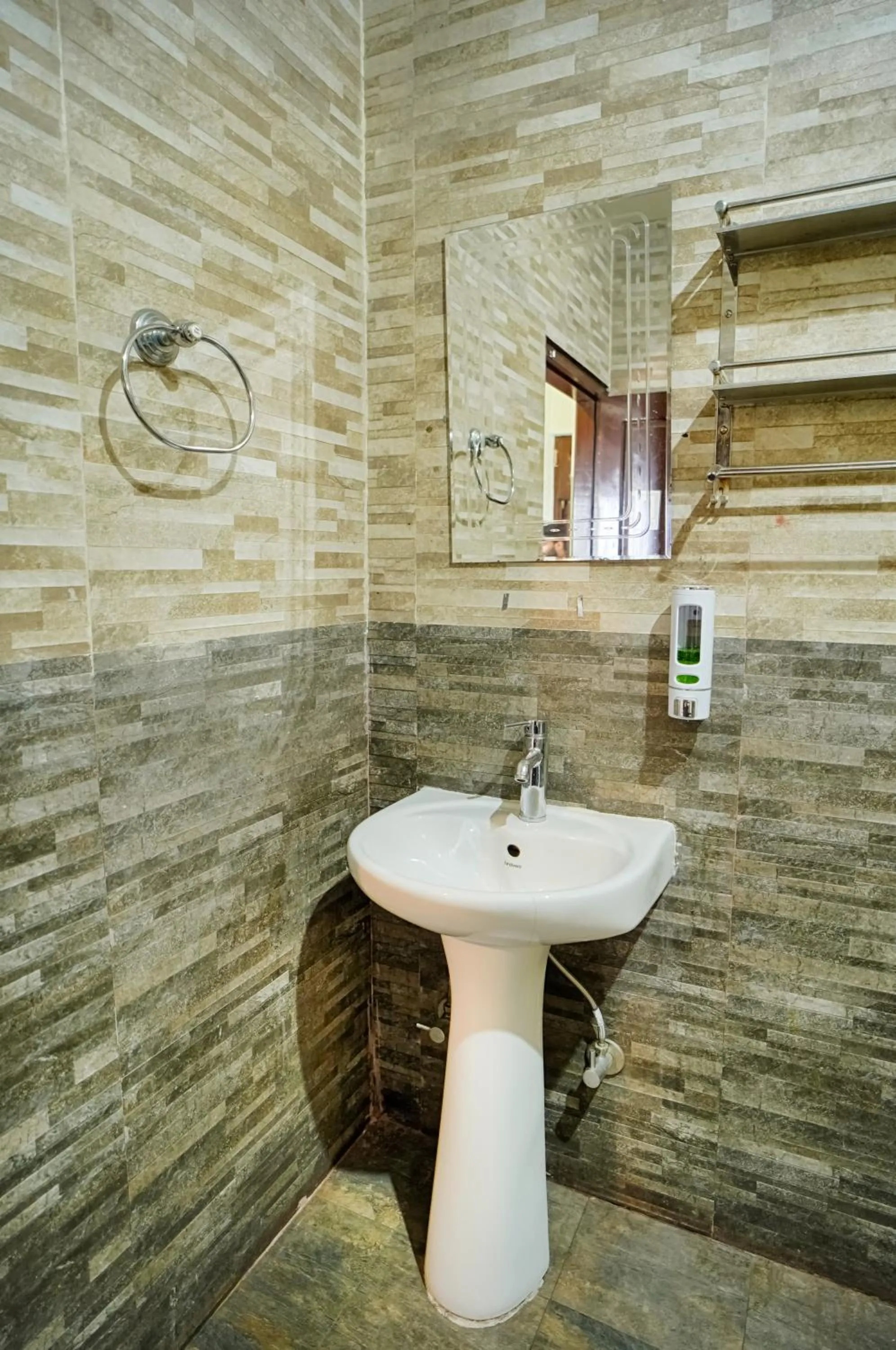 Shower in Young Monk Hostel Dharamkot