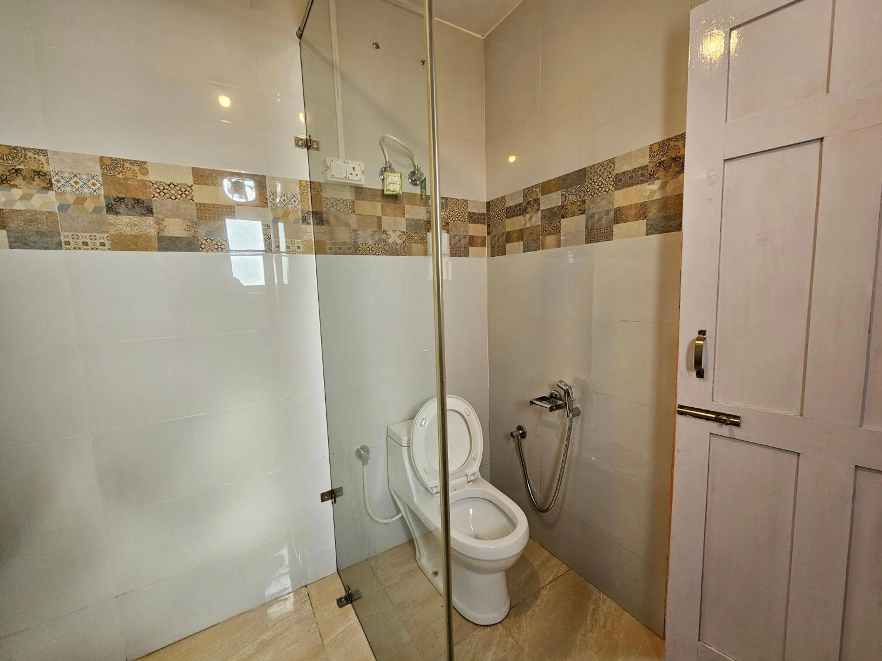 Shower in Young Monk Hostel Dharamkot