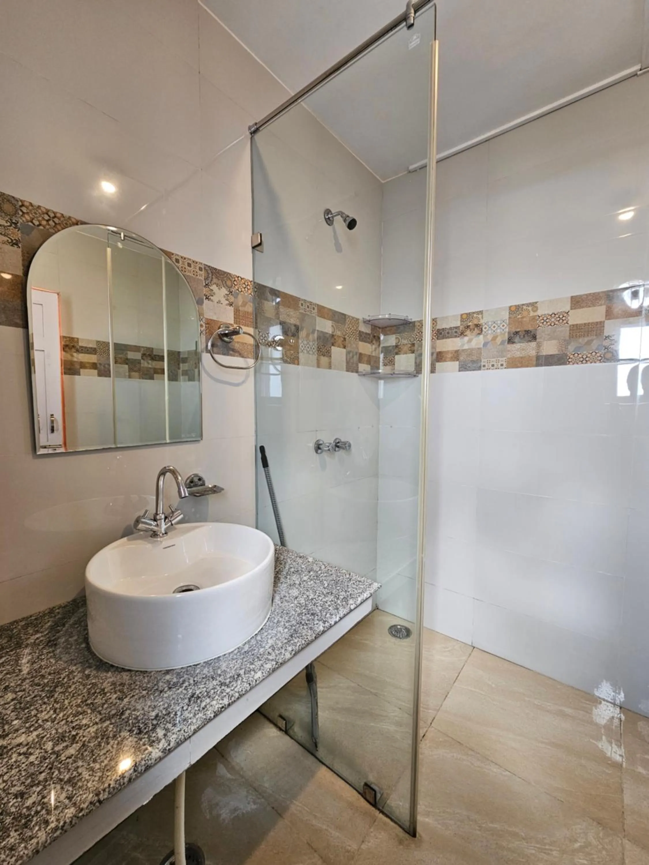 Shower in Young Monk Hostel Dharamkot