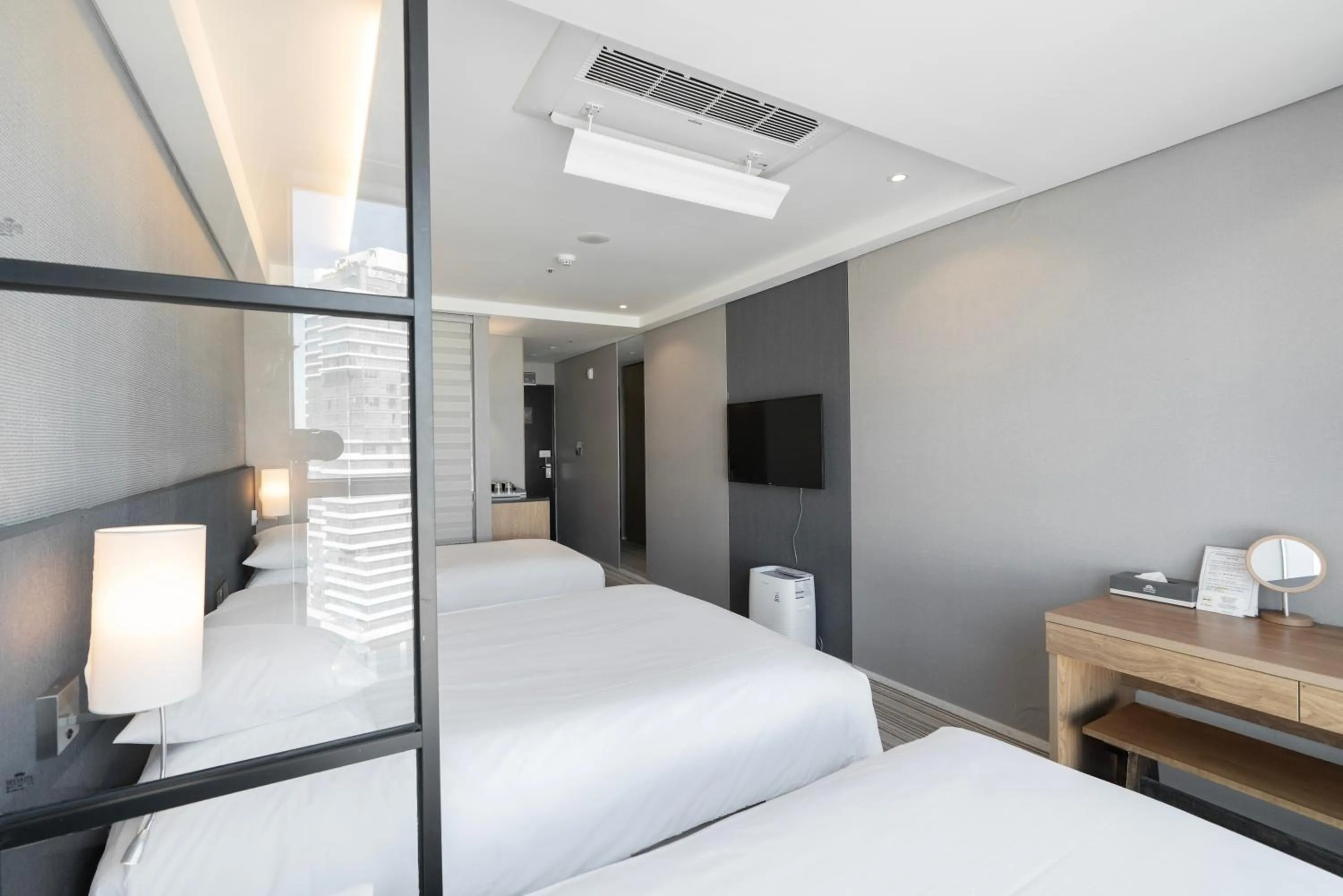 Bed in Northharbor Hotel