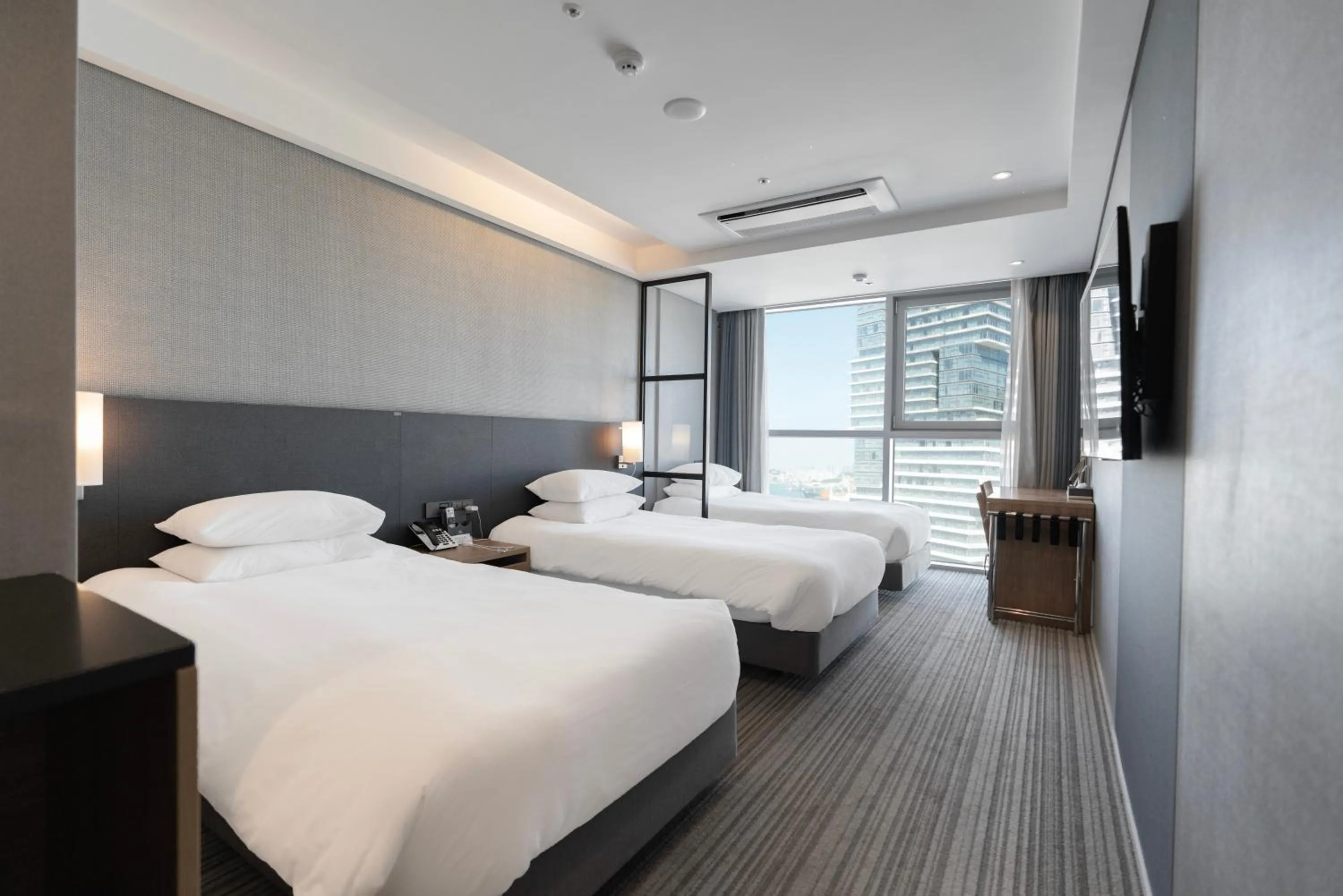 Bed in Northharbor Hotel