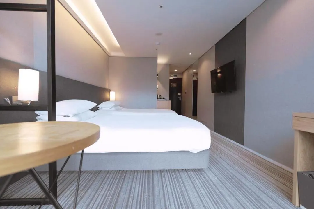 Bed in Northharbor Hotel