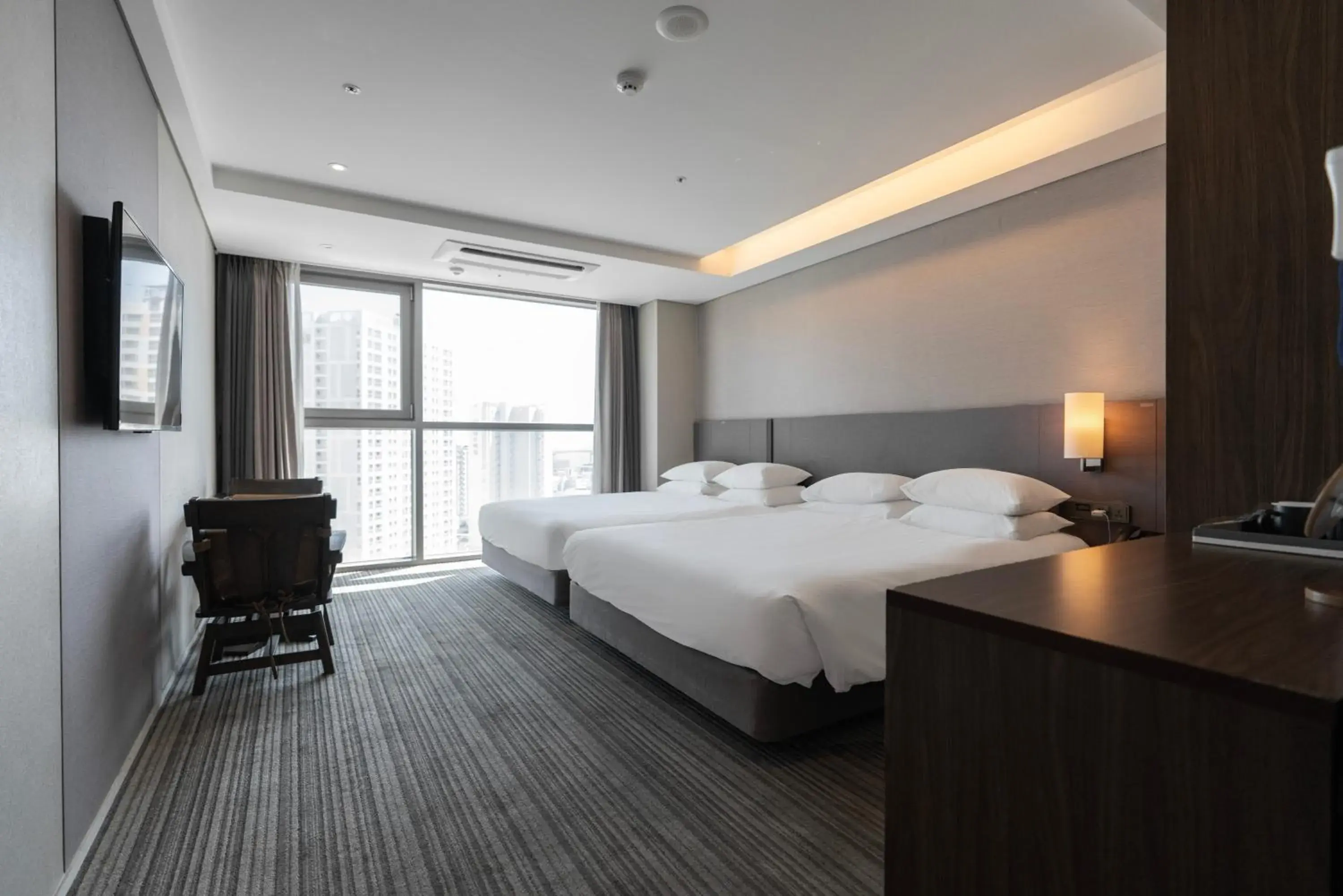 Family Twin Room with Harbor View in Northharbor Hotel Family Twin Room with Harbor View in Northharbor Hotel