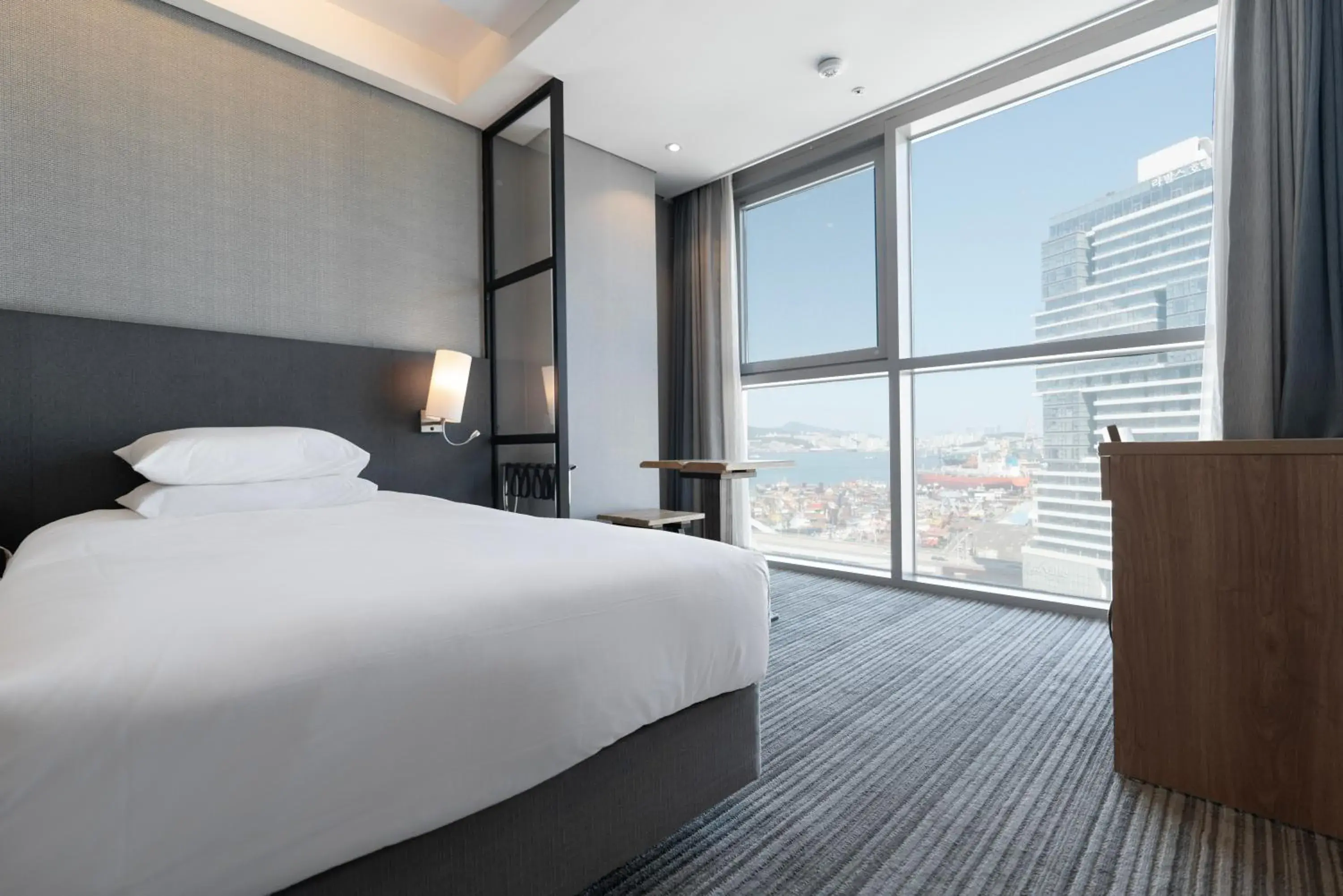 Deluxe Twin Room with Harbor View in Northharbor Hotel Deluxe Twin Room with Harbor View in Northharbor Hotel