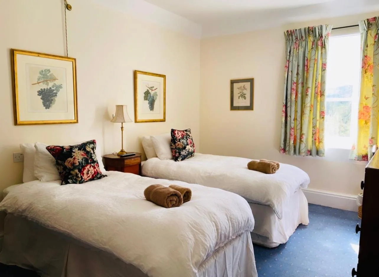 Mountain view, Bed in Cambus O' May Traditional Highland Hotel