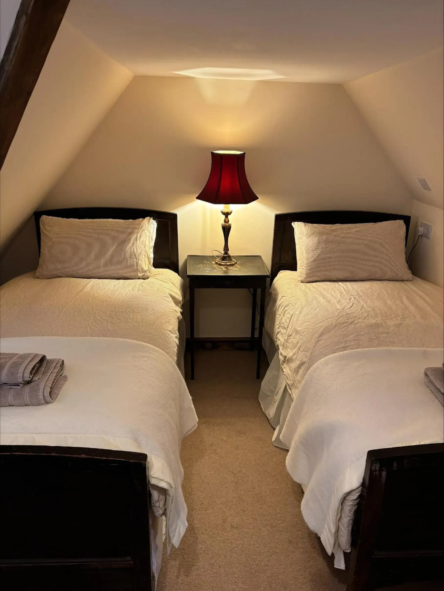 Standard Twin Room with Mountain View in Cambus O' May Traditional Highland Hotel Standard Twin Room with Mountain View in Cambus O' May Traditional Highland Hotel