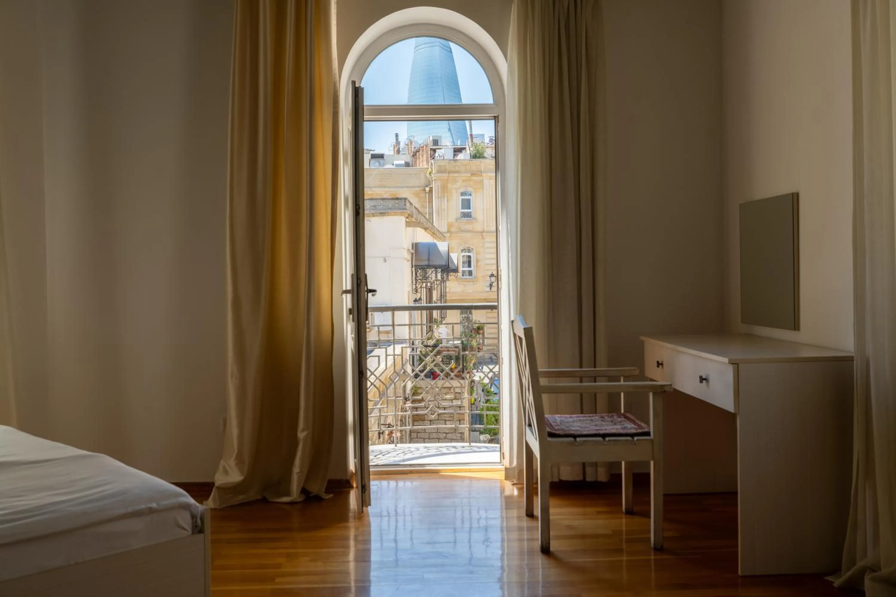 Balcony/Terrace, Bed in Art Club