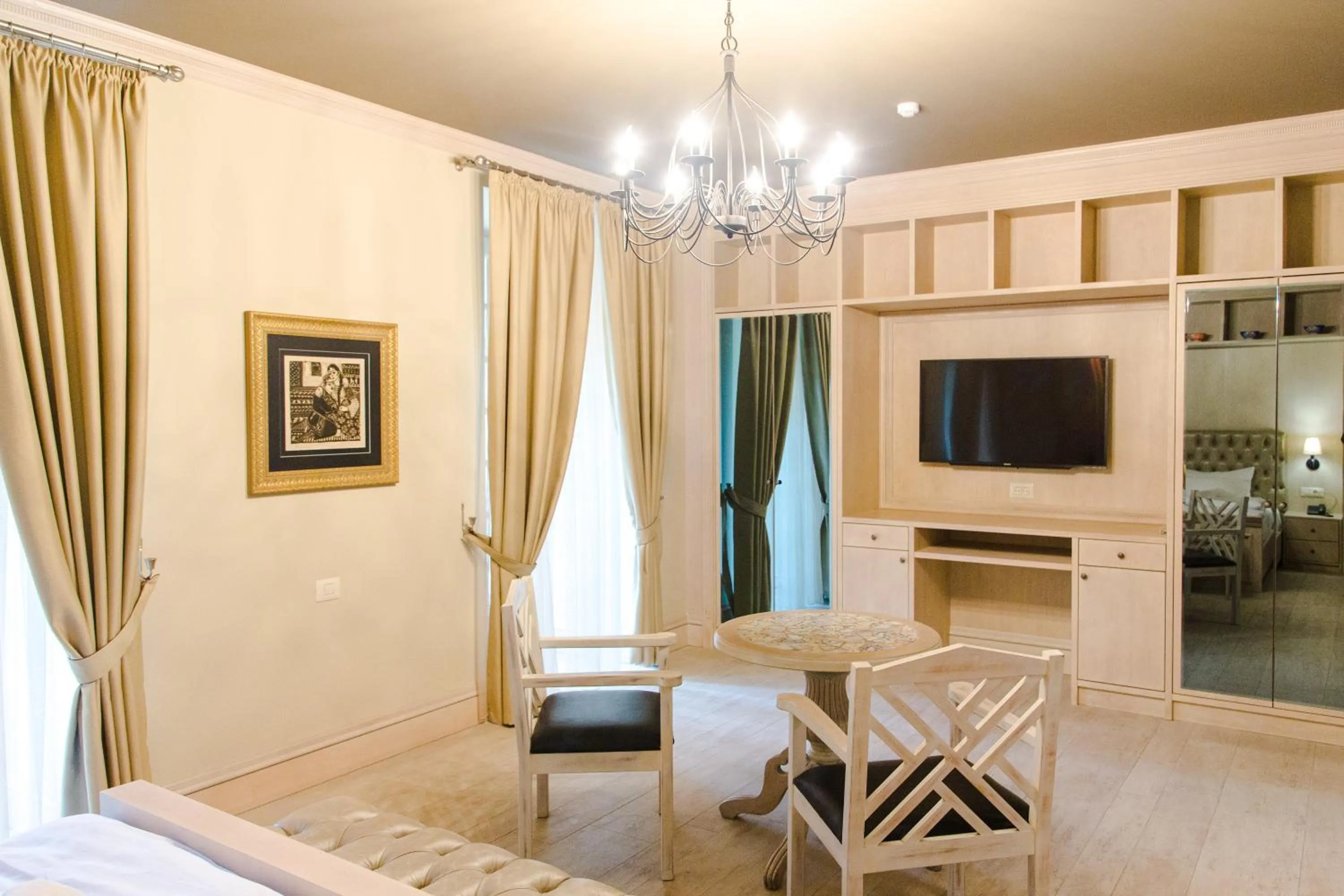 Communal lounge/ TV room, Bed in Art Club