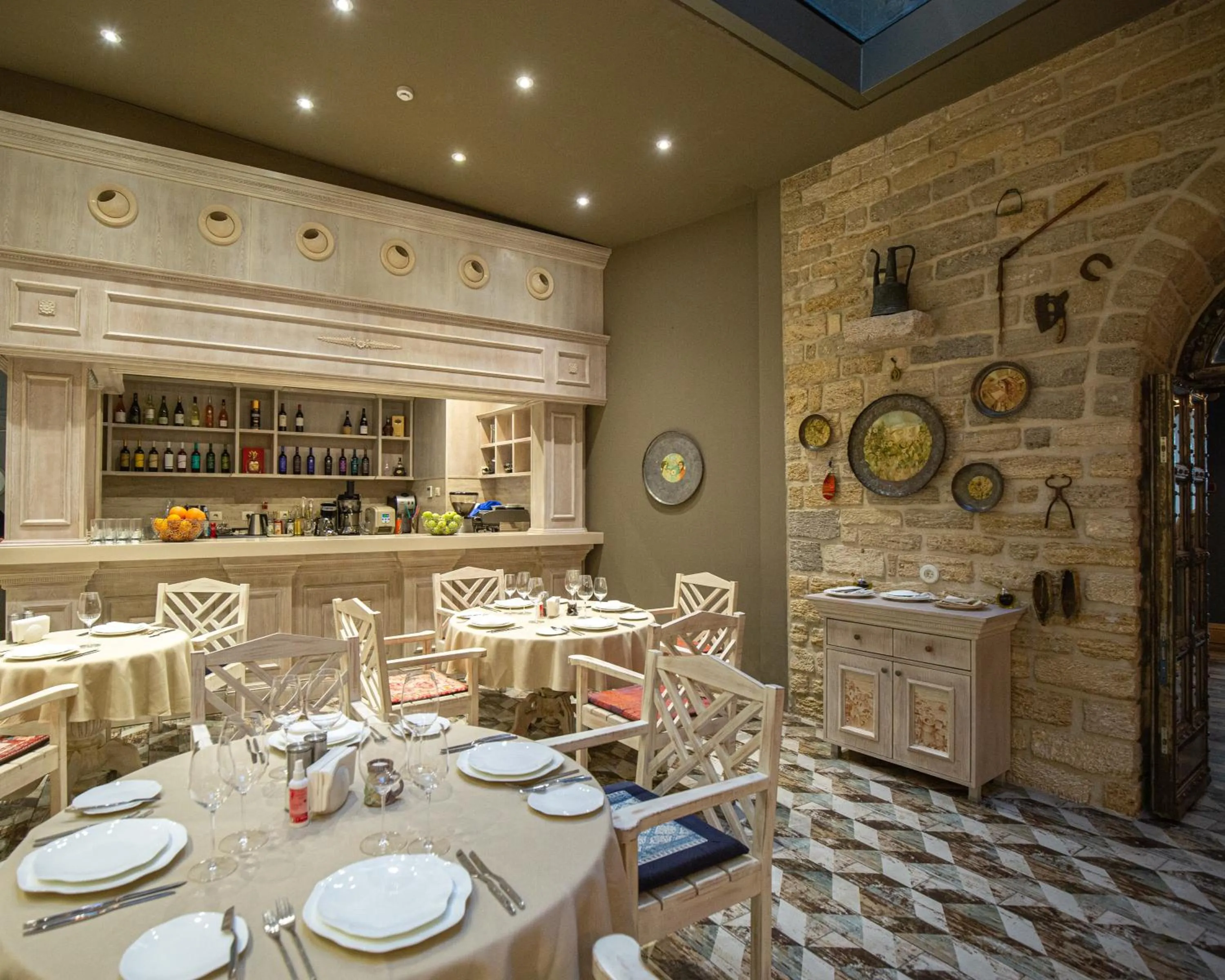 Restaurant/places to eat in Art Club